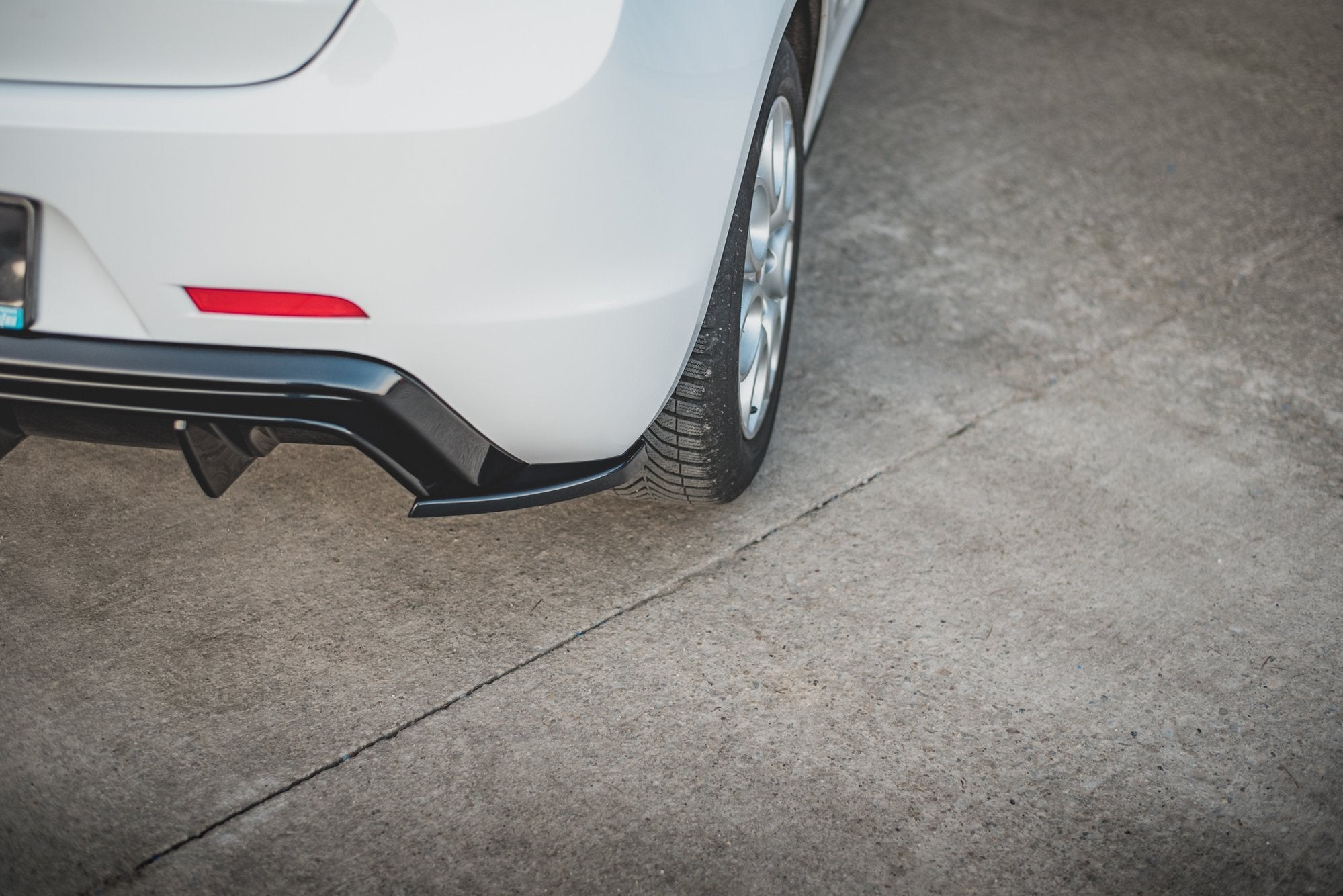 Maxton Design Splitters laterales traseros V.3 para Alfa Romeo Giulietta Facelift - imagen 1