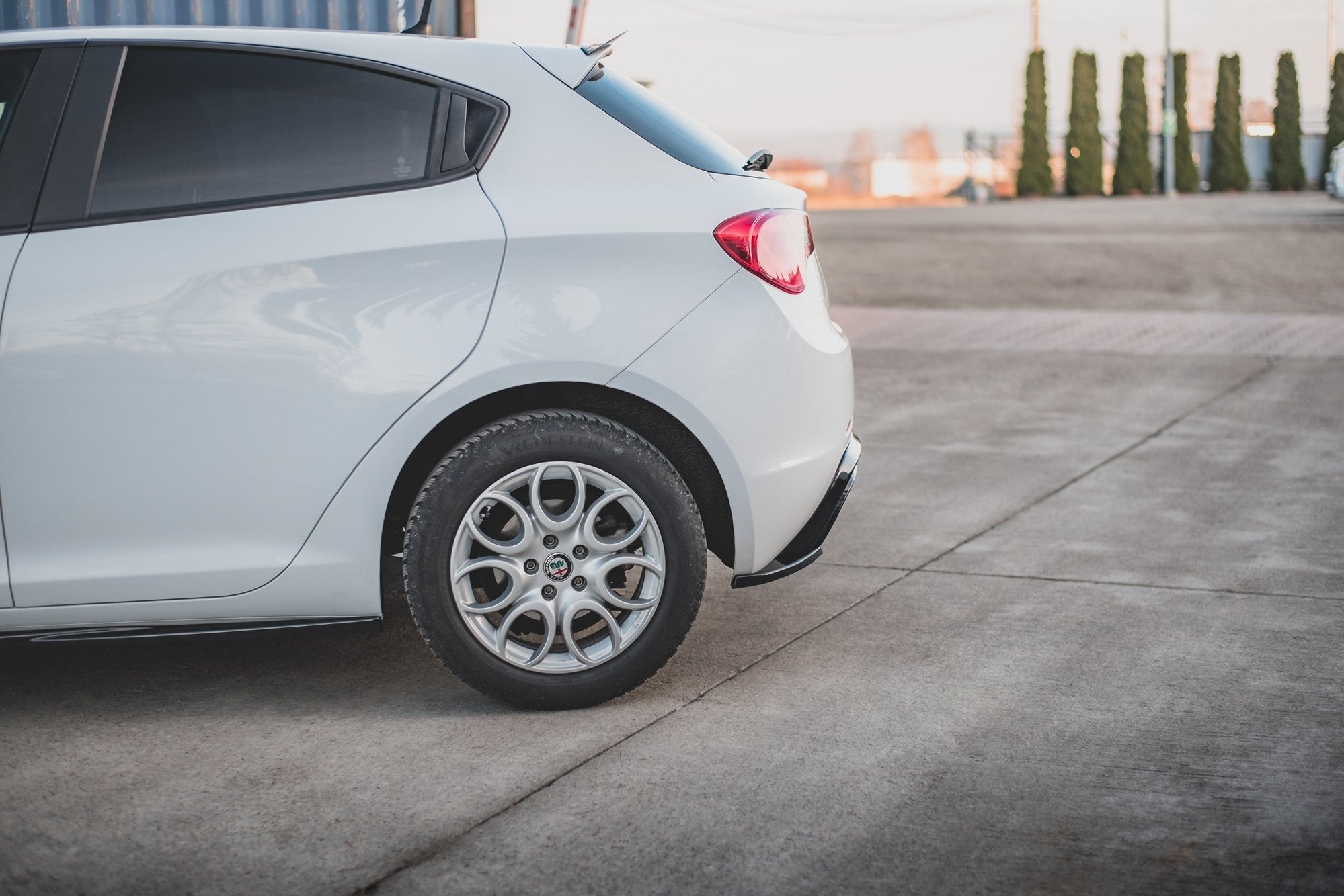 Maxton Design Splitters laterales traseros V.3 para Alfa Romeo Giulietta Facelift - imagen 4