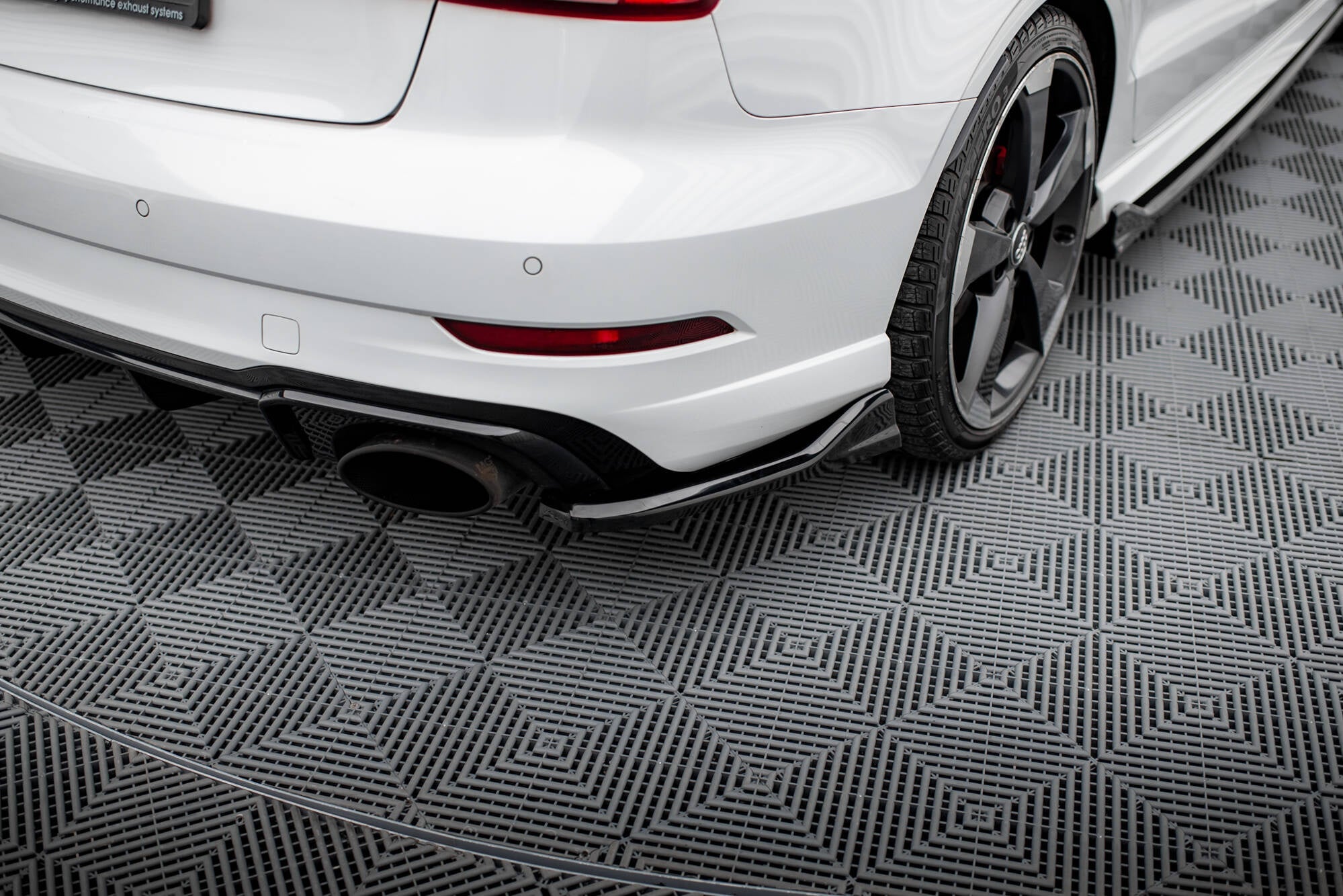 Maxton Design Splitters laterales traseros V.3 para Audi RS3 Sedan 8V Facelift - imagen 1
