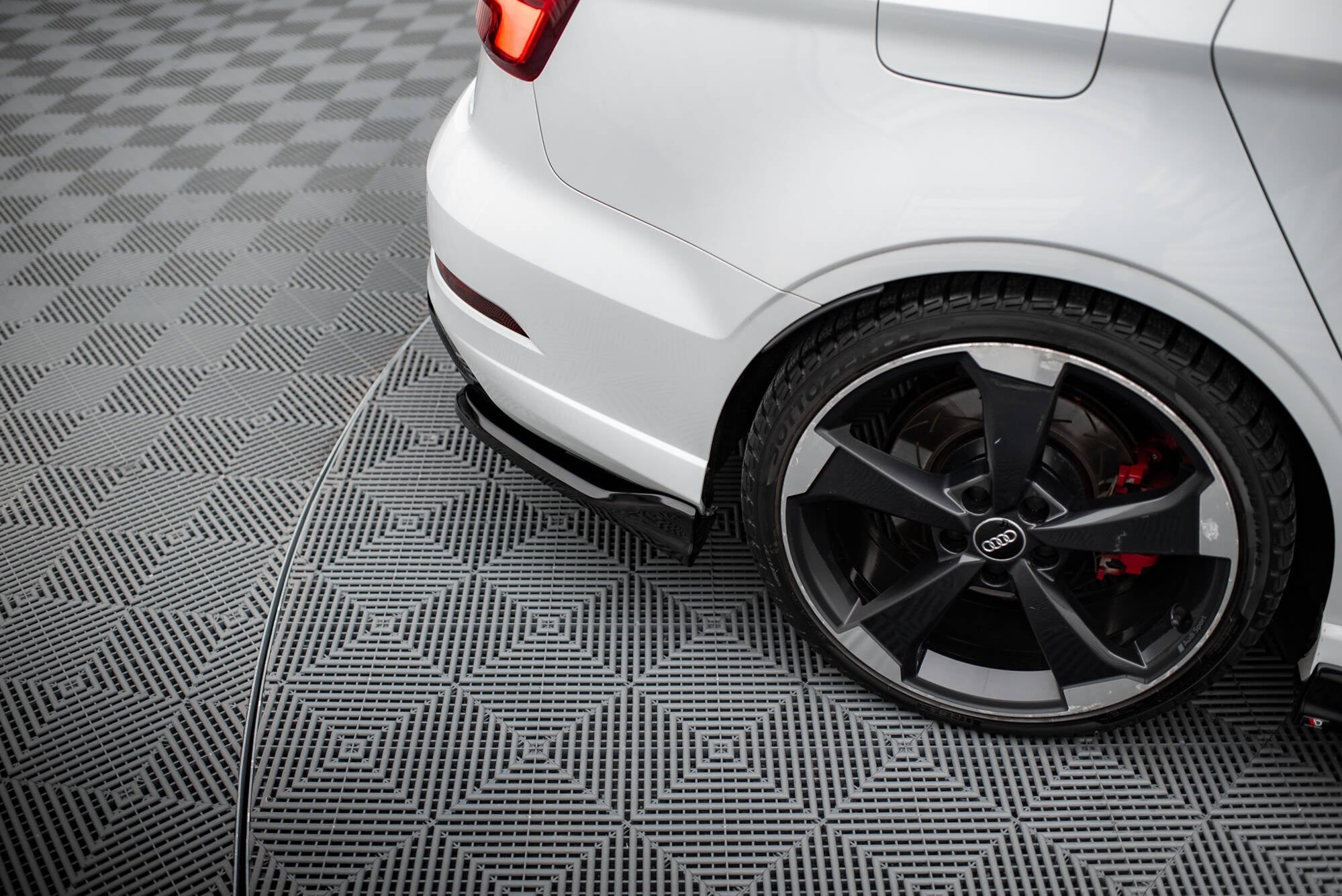 Maxton Design Splitters laterales traseros V.3 para Audi RS3 Sedan 8V Facelift - imagen 3