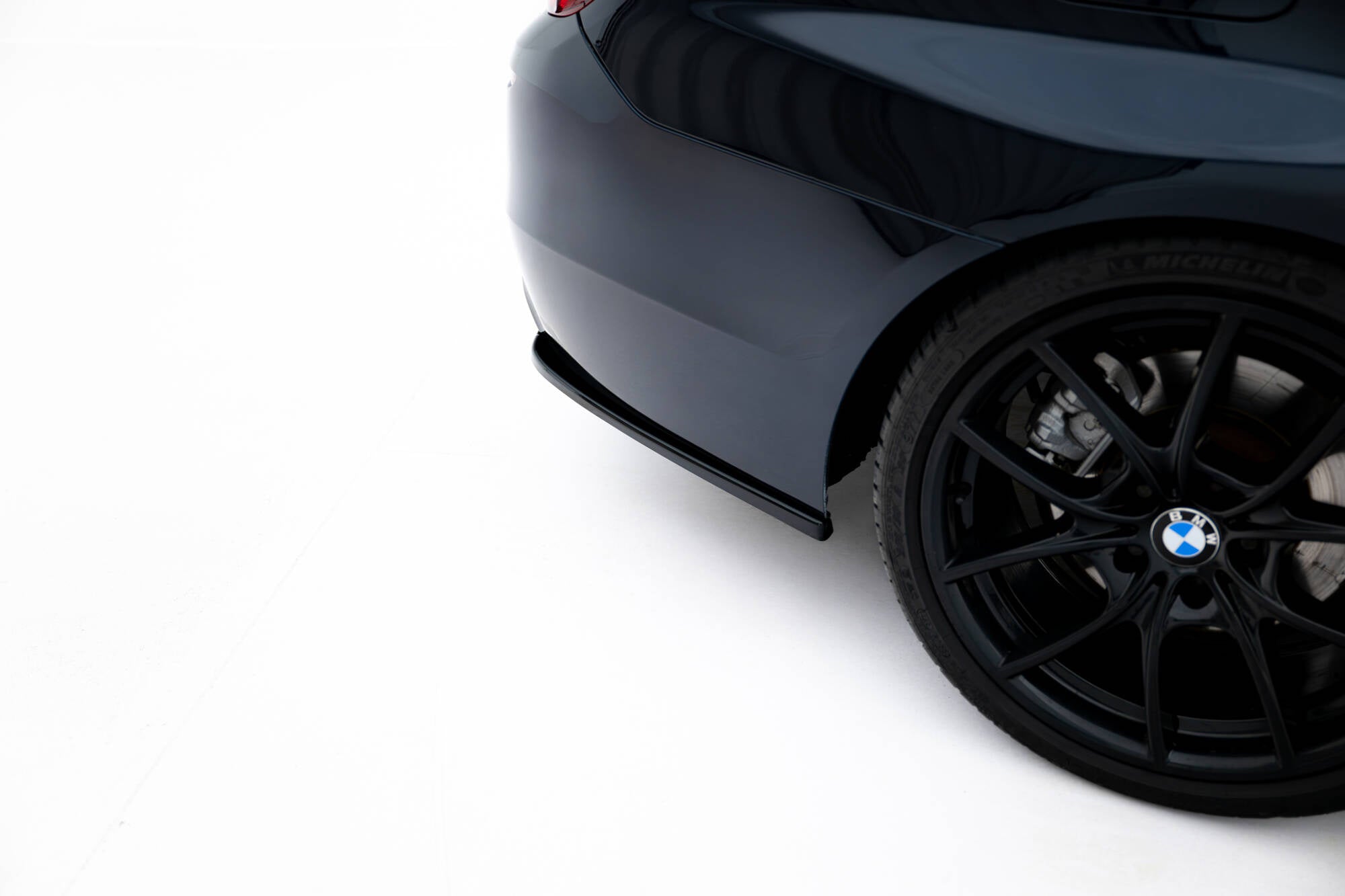 Maxton Design Splitters laterales traseros V.3 para BMW 5 M-Pack F10 / F11 - imagen 3