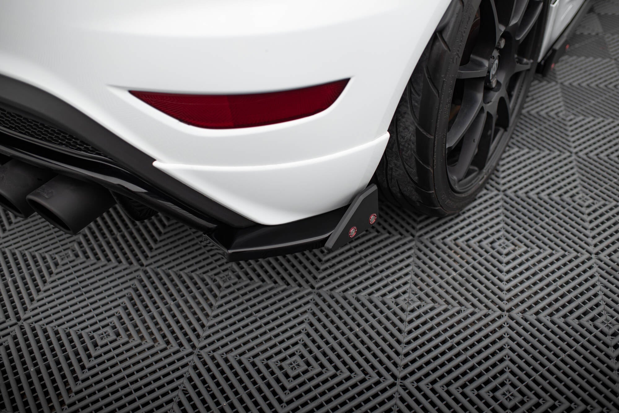 Maxton Design Splitters laterales traseros V.3 + Flaps para Ford Fiesta ST Mk7 Facelift - imagen 1
