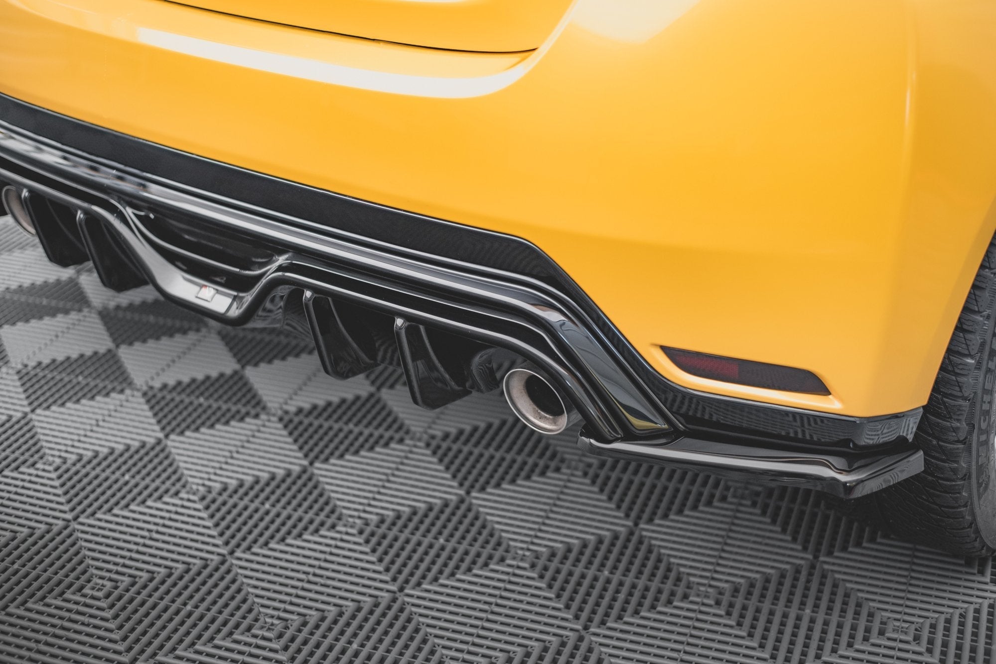 Maxton Design Splitters laterales traseros V.3 para Toyota GR Yaris Mk4 - imagen 1