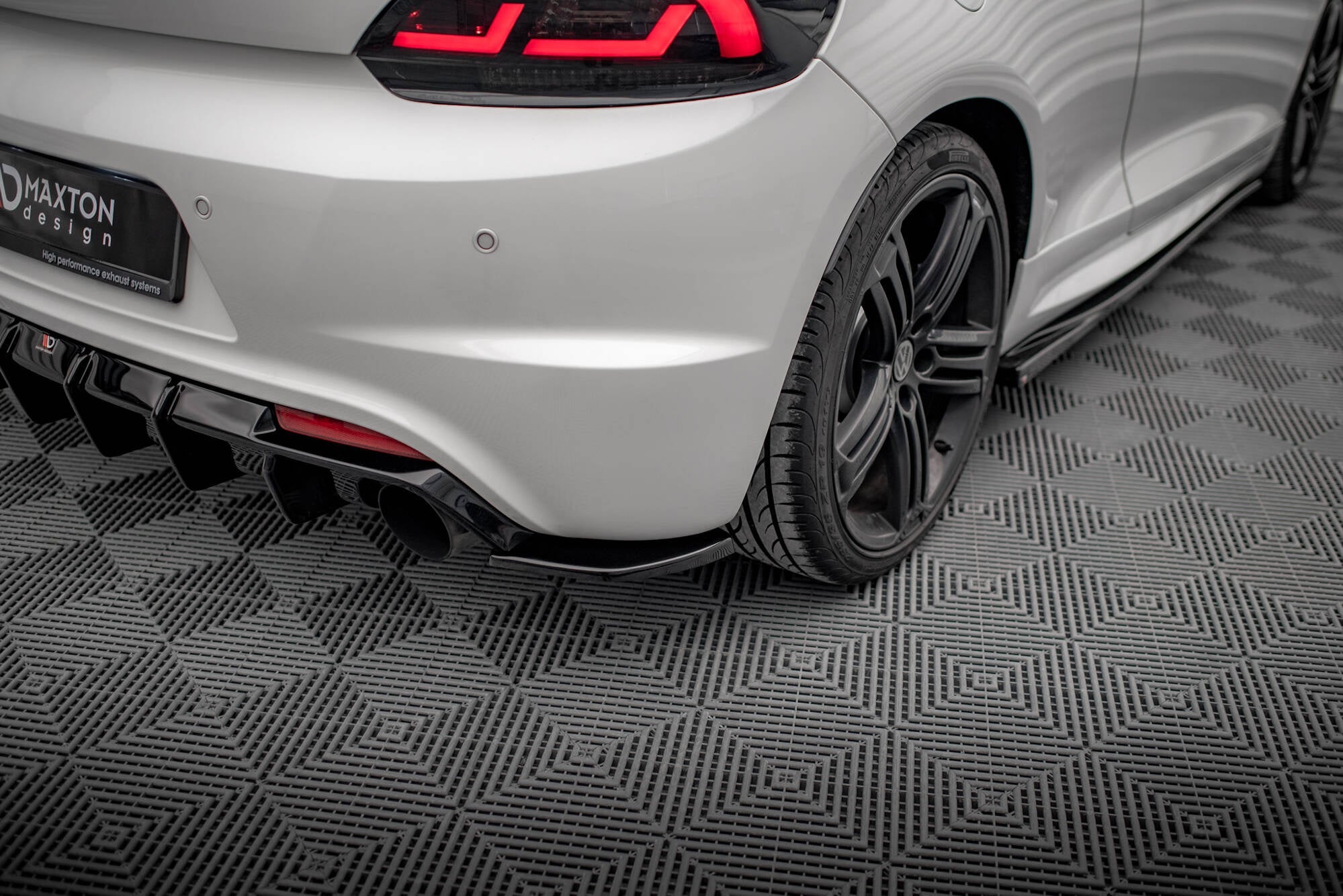 Maxton Design Splitters laterales traseros V.3 para Volkswagen Scirocco R Mk3 - imagen 1