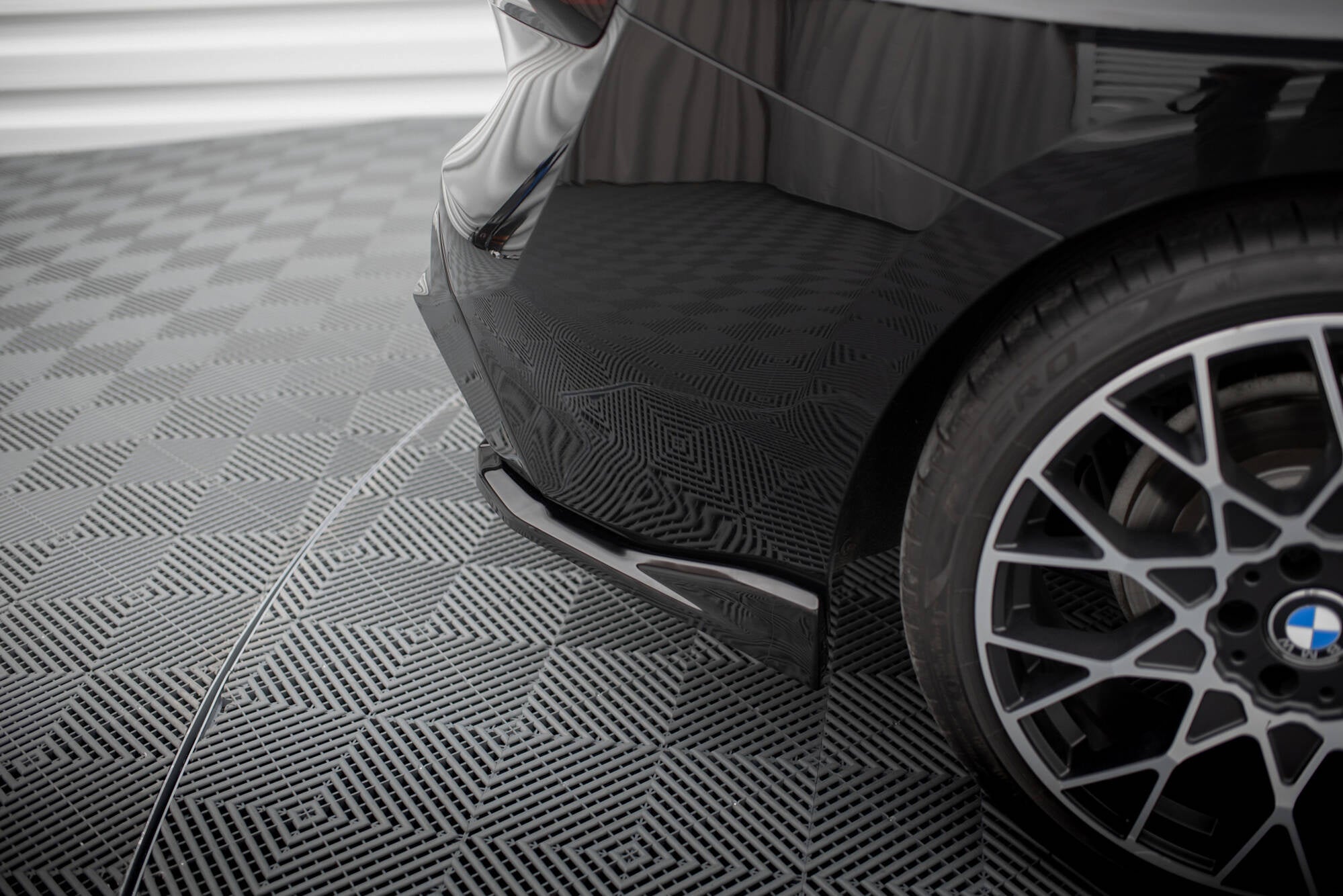 Maxton Design Splitters laterales traseros V.4 para BMW 2 G42 - imagen 3