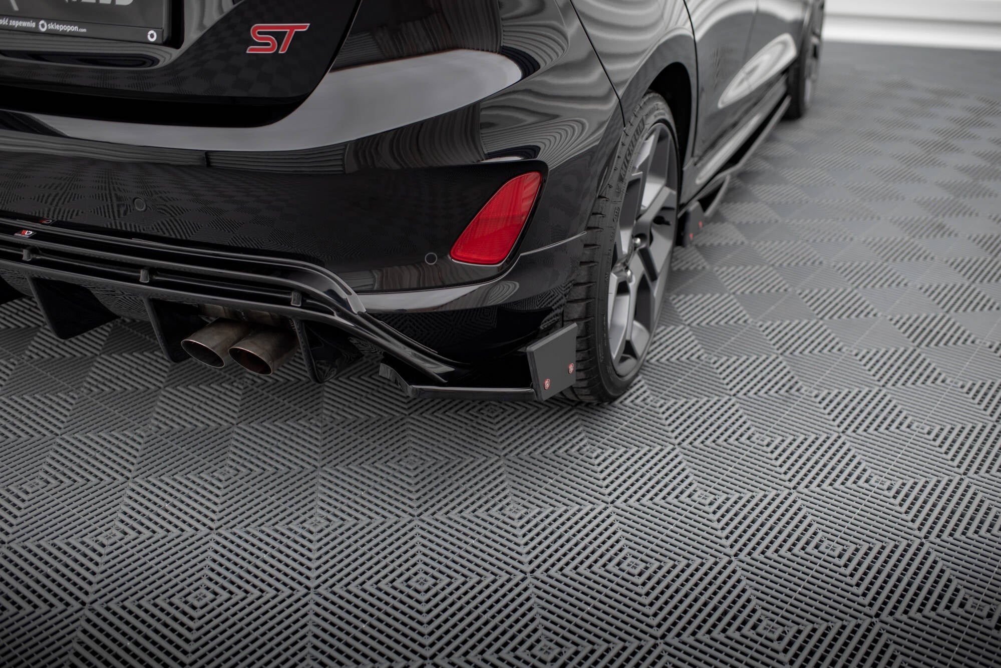 Maxton Design Splitters laterales traseros V.4 + Flaps para Ford Fiesta ST Mk8 - imagen 1