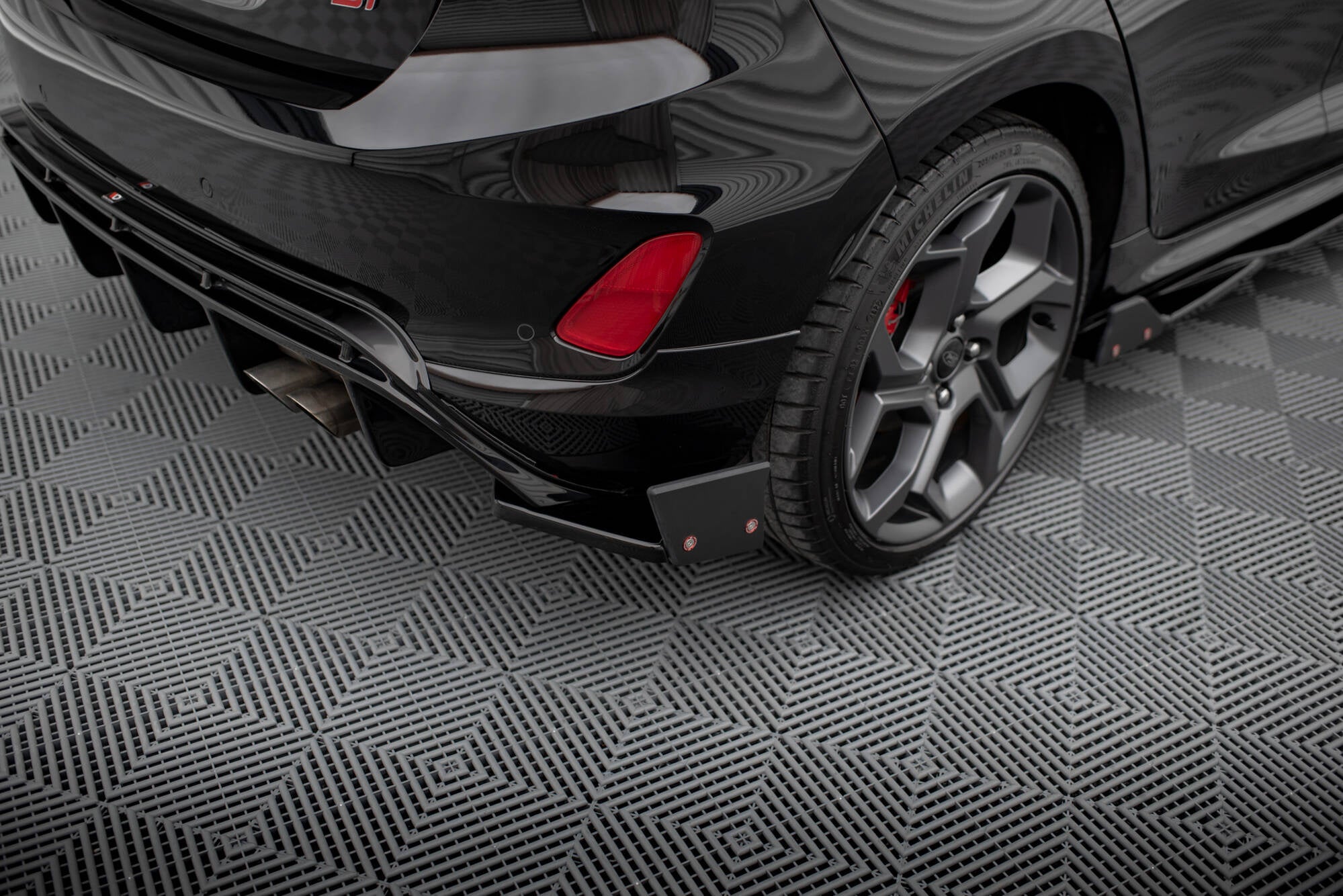 Maxton Design Splitters laterales traseros V.4 + Flaps para Ford Fiesta ST Mk8 - imagen 4