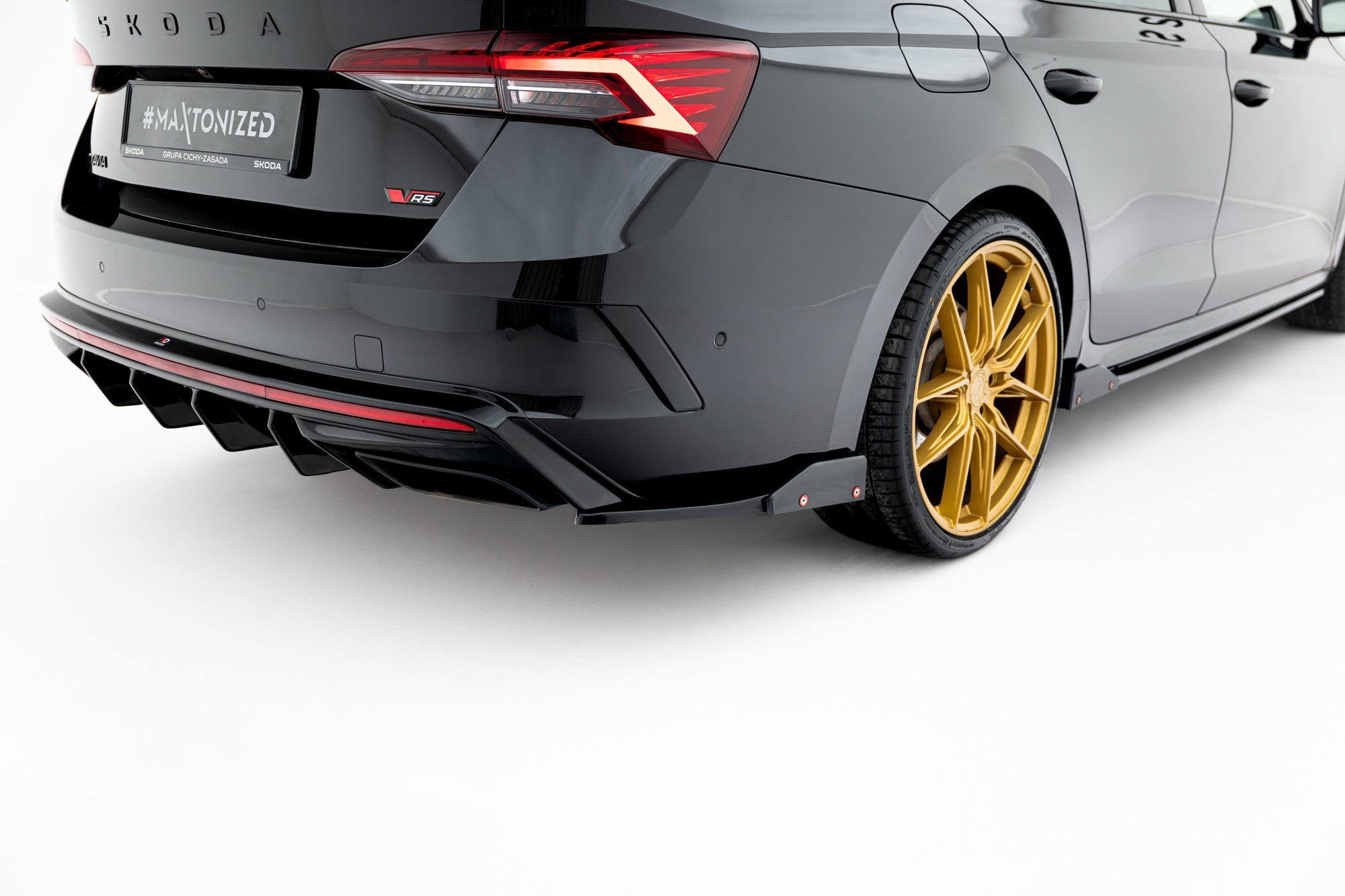 Maxton Design Splitters laterales traseros V.4 + Flaps para Skoda Octavia RS Combi / Liftback Mk4 / Mk4 Facelift - imagen 1