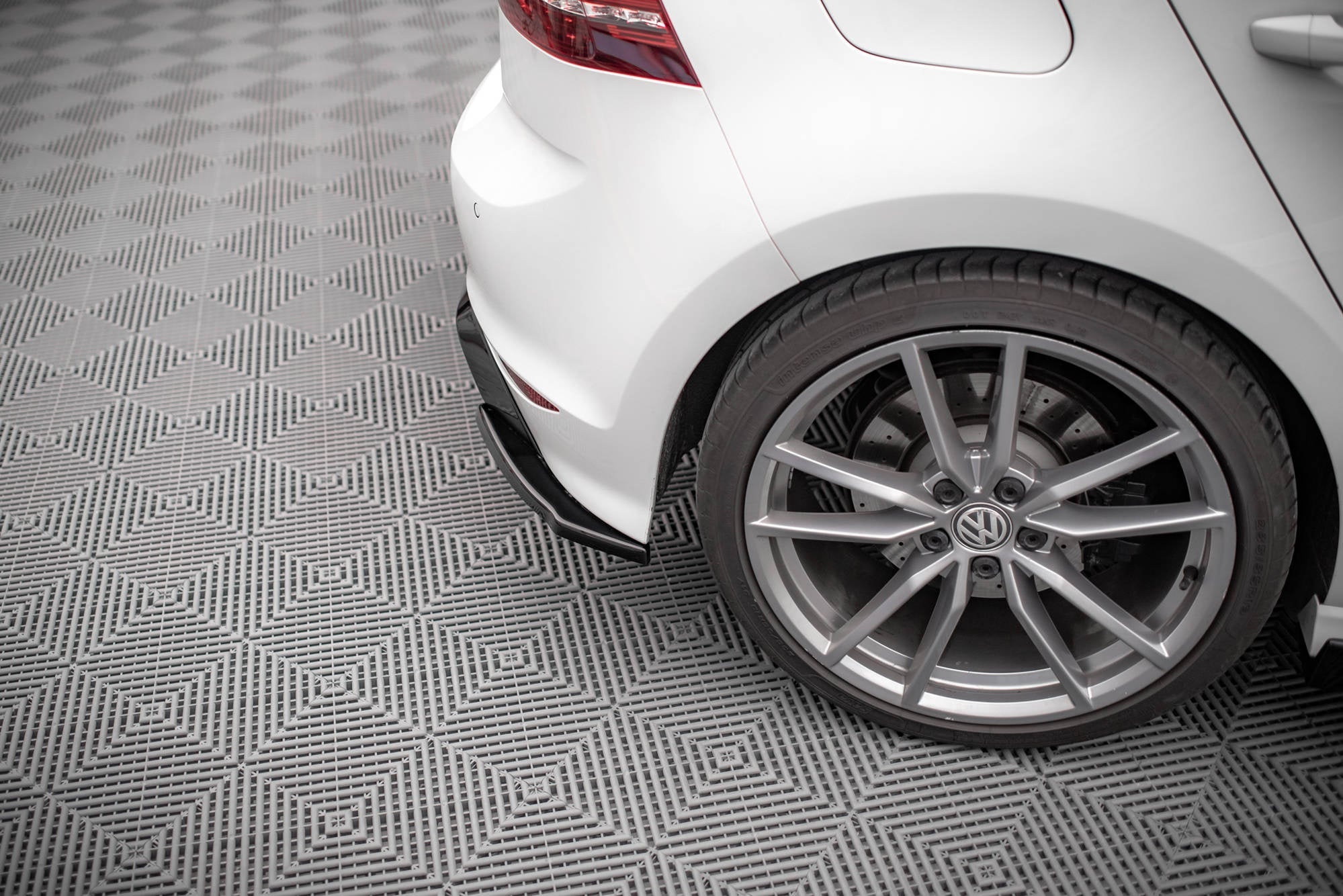 Maxton Design Splitters laterales traseros V.4 para Volkswagen Golf R Mk7 - imagen 2