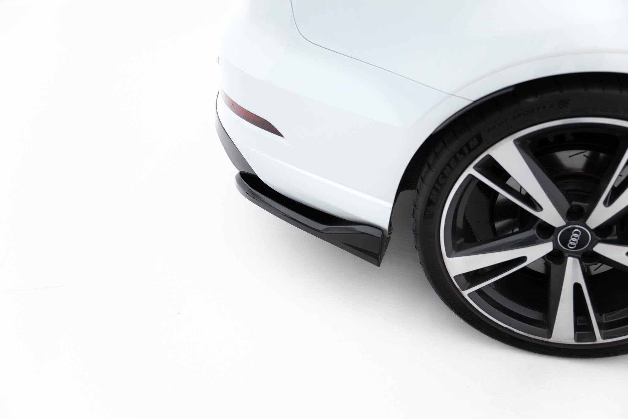 Maxton Design Splitters laterales traseros V.5 para Audi RS3 Sedan 8V Facelift - imagen 2