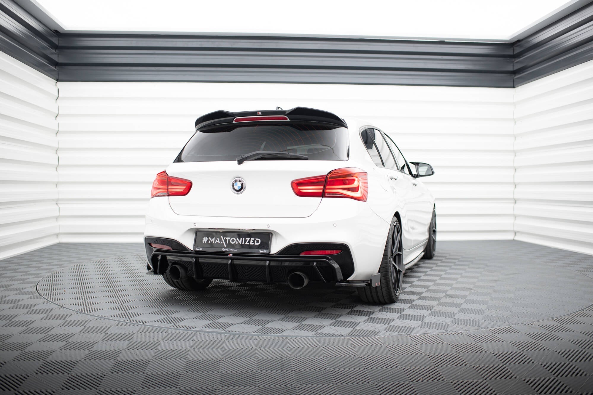 Maxton Design Splitters laterales traseros V.5 + Flaps (For Rear Valance V.3) para BMW 1 M-Pack / M140i F20 Facelift - imagen 2