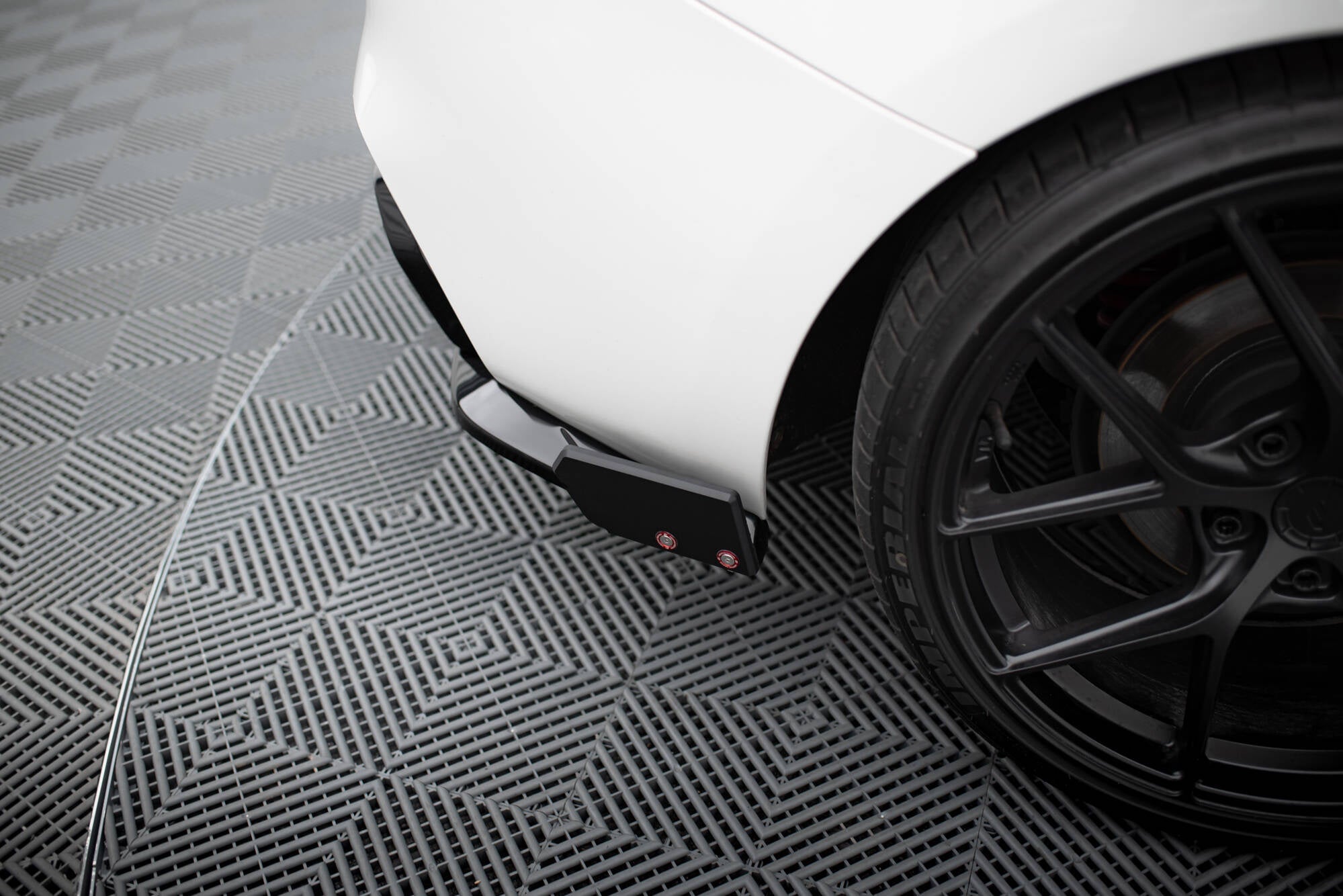 Maxton Design Splitters laterales traseros V.5 + Flaps (For Rear Valance V.3) para BMW 1 M-Pack / M140i F20 Facelift - imagen 3