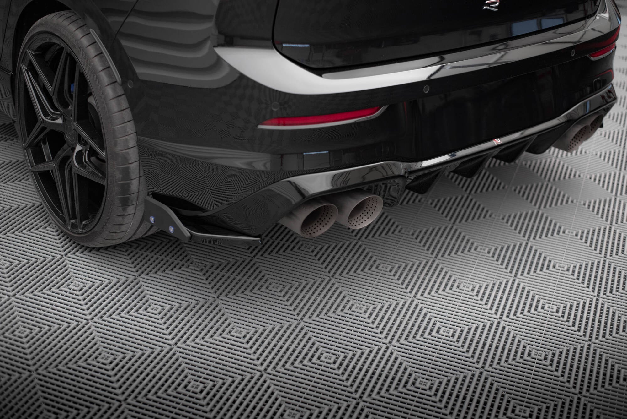 Maxton Design Splitters laterales traseros V.5 + Flaps para Volkswagen Golf R Hatchback Mk8 para only with : VW-GO-8-R-RS1G - imagen 1