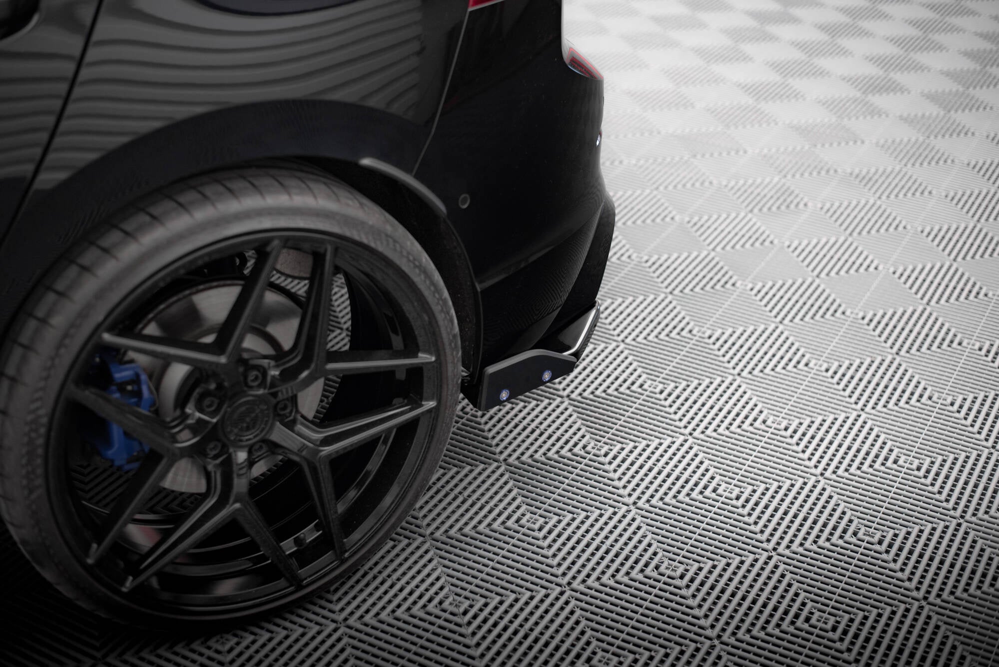 Maxton Design Splitters laterales traseros V.5 + Flaps para Volkswagen Golf R Hatchback Mk8 para only with : VW-GO-8-R-RS1G - imagen 3