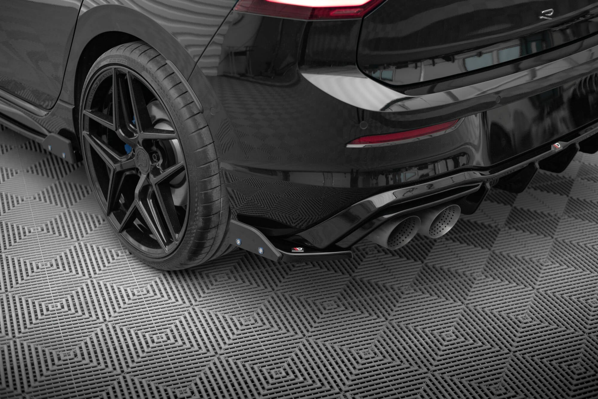 Maxton Design Splitters laterales traseros V.6 + Flaps para Volkswagen Golf R Hatchback Mk8 para only with : VW-GO-8-R-RS2G - imagen 1