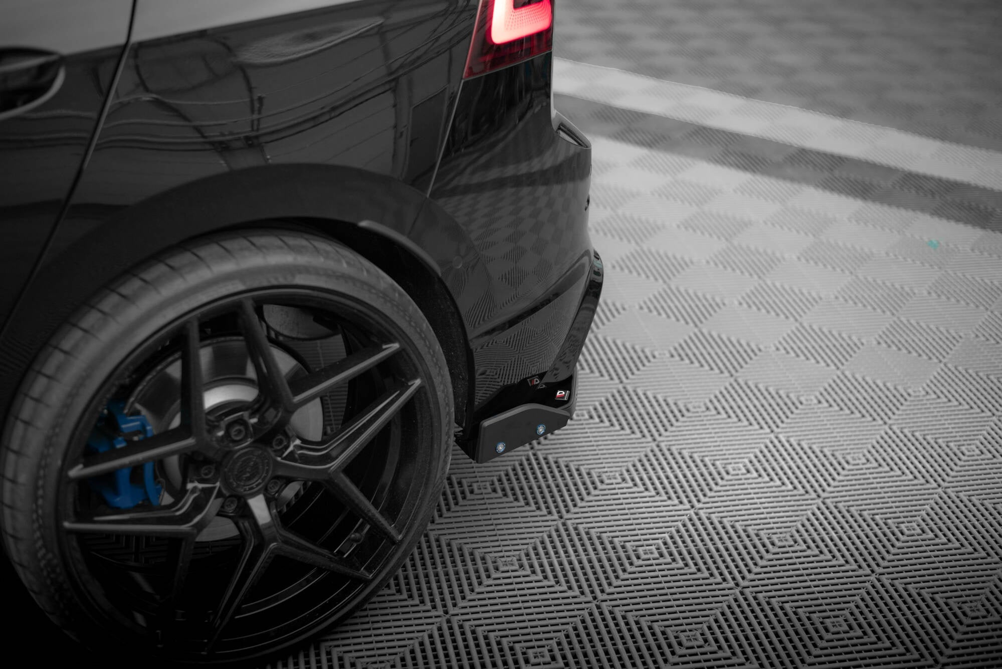 Maxton Design Splitters laterales traseros V.6 + Flaps para Volkswagen Golf R Hatchback Mk8 para only with : VW-GO-8-R-RS2G - imagen 3