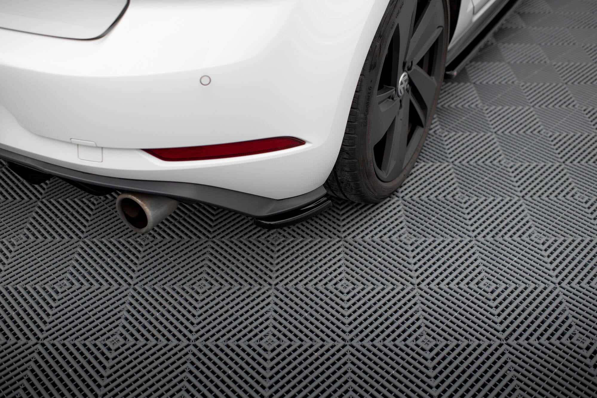 Maxton Design Splitters laterales traseros para Volkswagen Golf Mk7 GTI Facelift - imagen 1