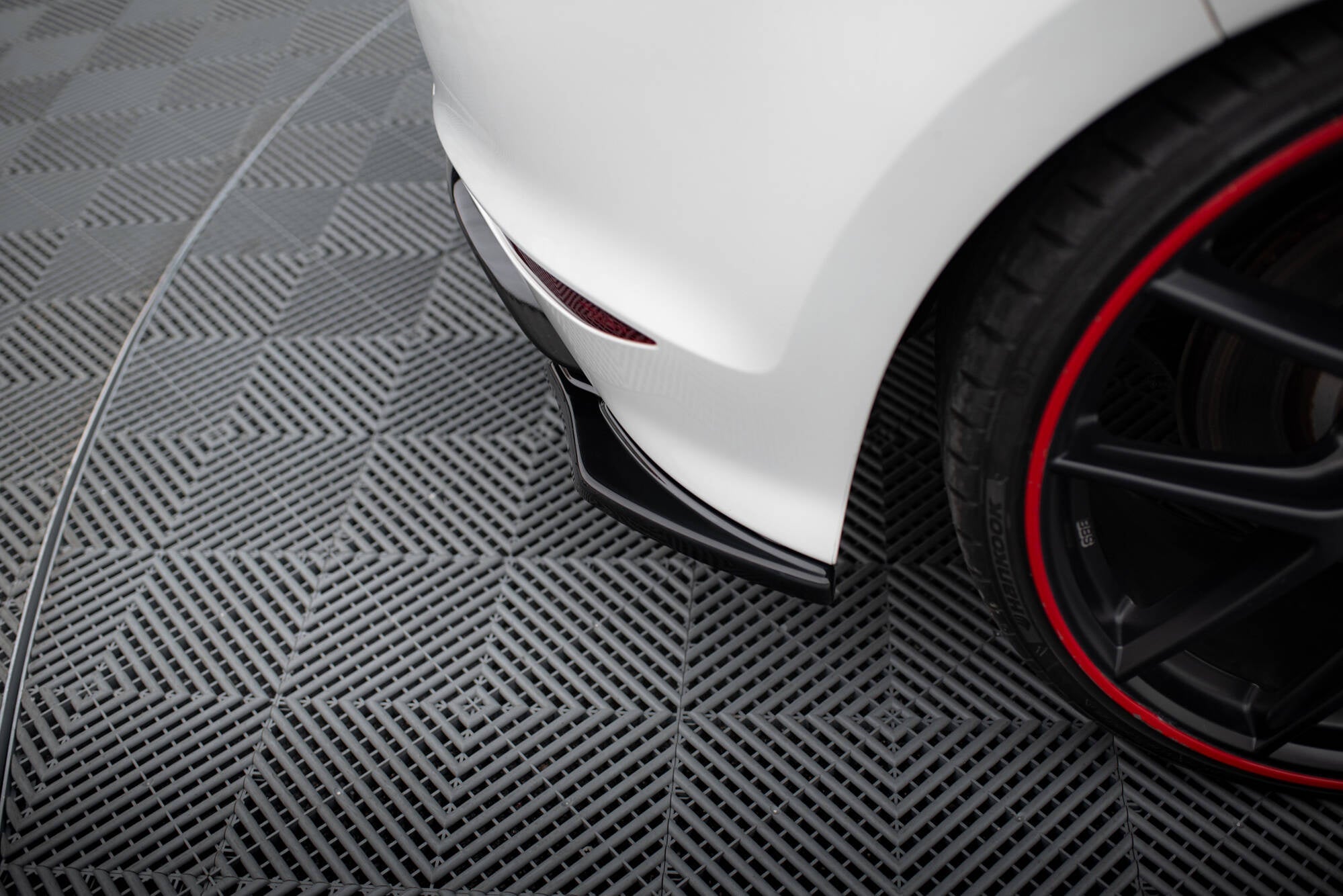 Maxton Design Splitters laterales traseros V.2 para Volkswagen Golf Mk7 R - imagen 3