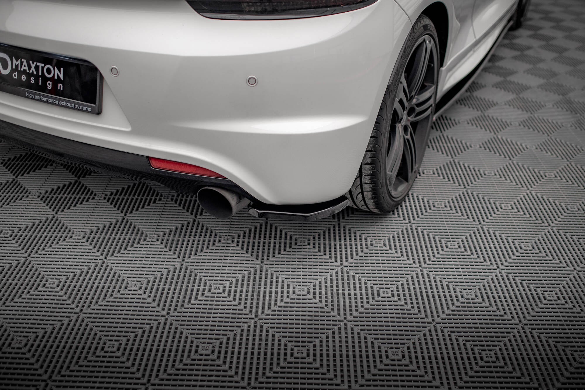 Maxton Design Splitters laterales traseros para Volkswagen Scirocco R - imagen 1