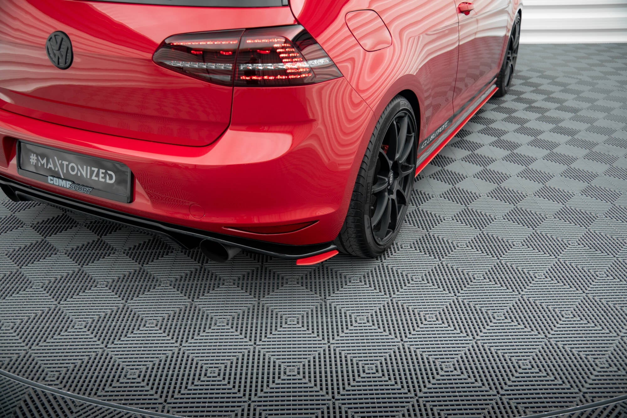 Maxton Design Splitters laterales traseros para Volkswagen Golf GTI Clubsport Mk7 - imagen 2