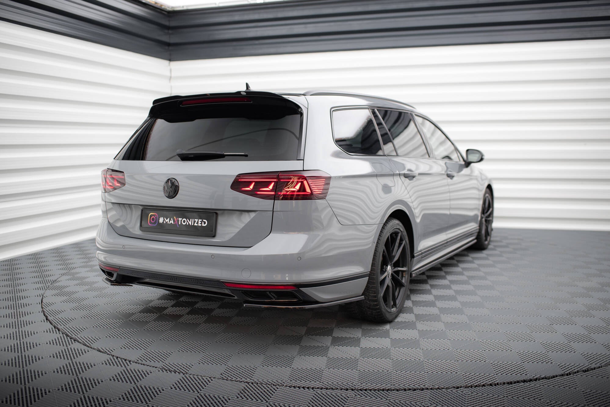 Maxton Design Splitters laterales traseros para Volkswagen Passat R-Line B8 Facelift - imagen 2