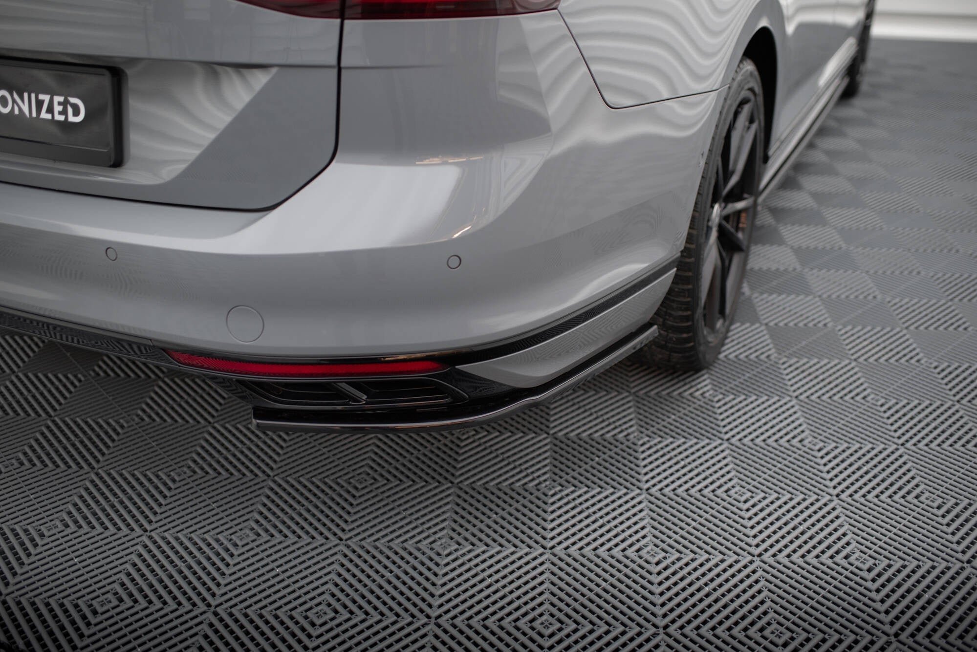 Maxton Design Splitters laterales traseros para Volkswagen Passat R-Line B8 Facelift - imagen 1