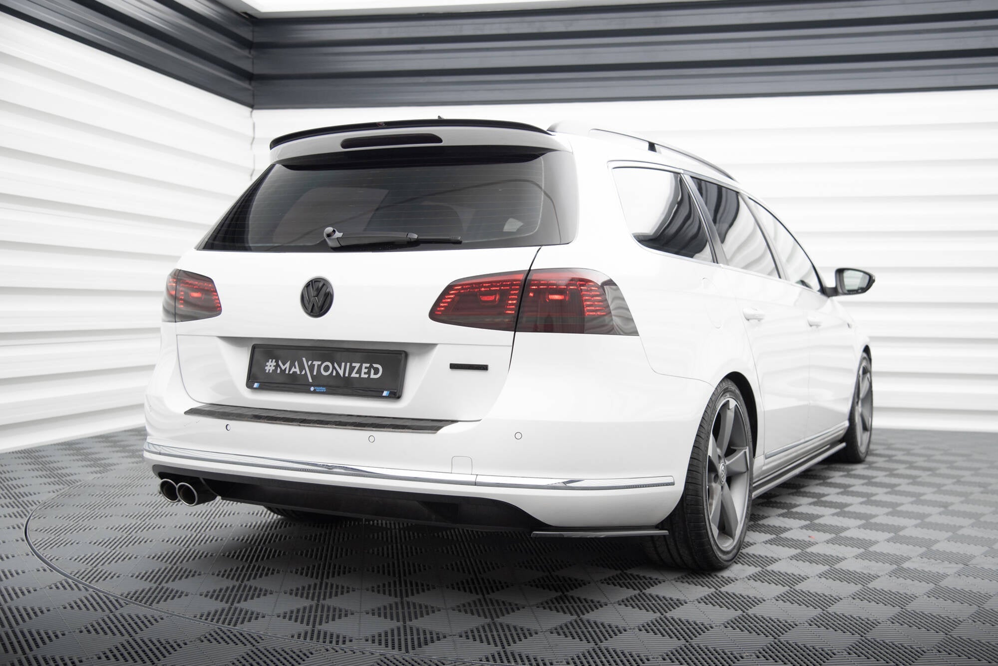 Maxton Design Splitters laterales traseros para Volkswagen Passat Variant B7 - imagen 3