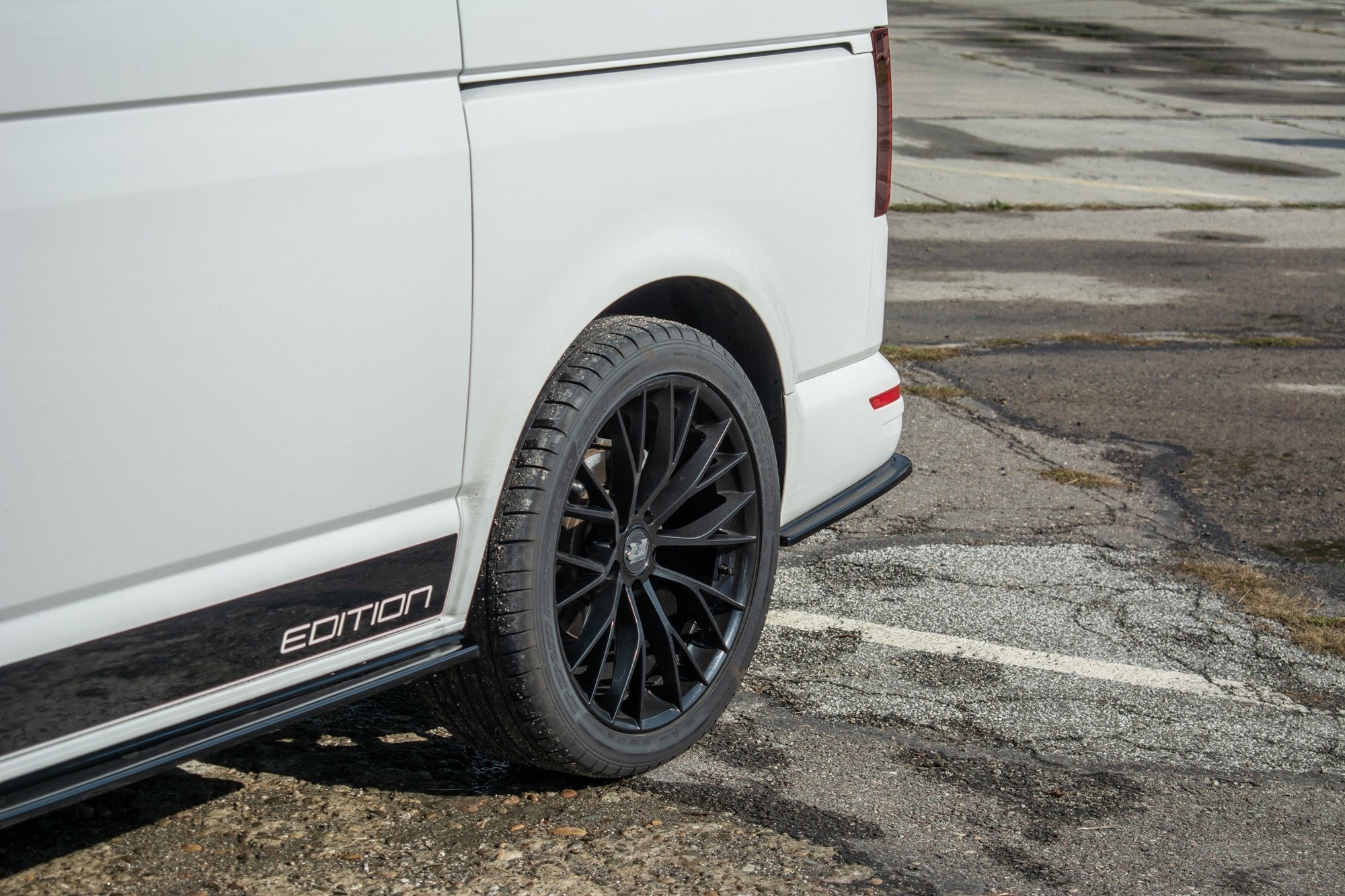 Maxton Design Splitters laterales traseros para Volkswagen T6 / T6.1 - imagen 3