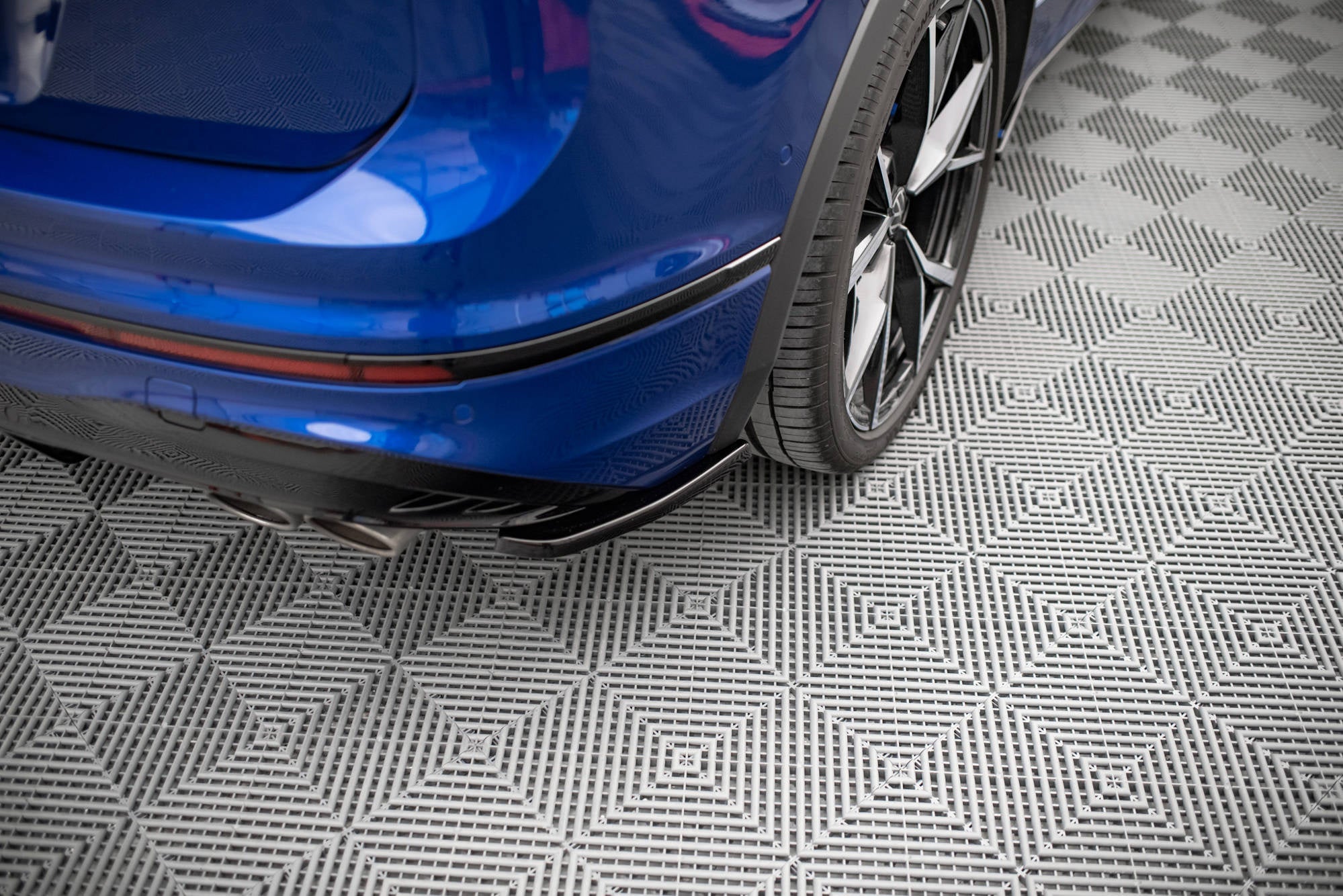 Maxton Design Splitters laterales traseros para Volkswagen Tiguan R Mk2 Facelift - imagen 1