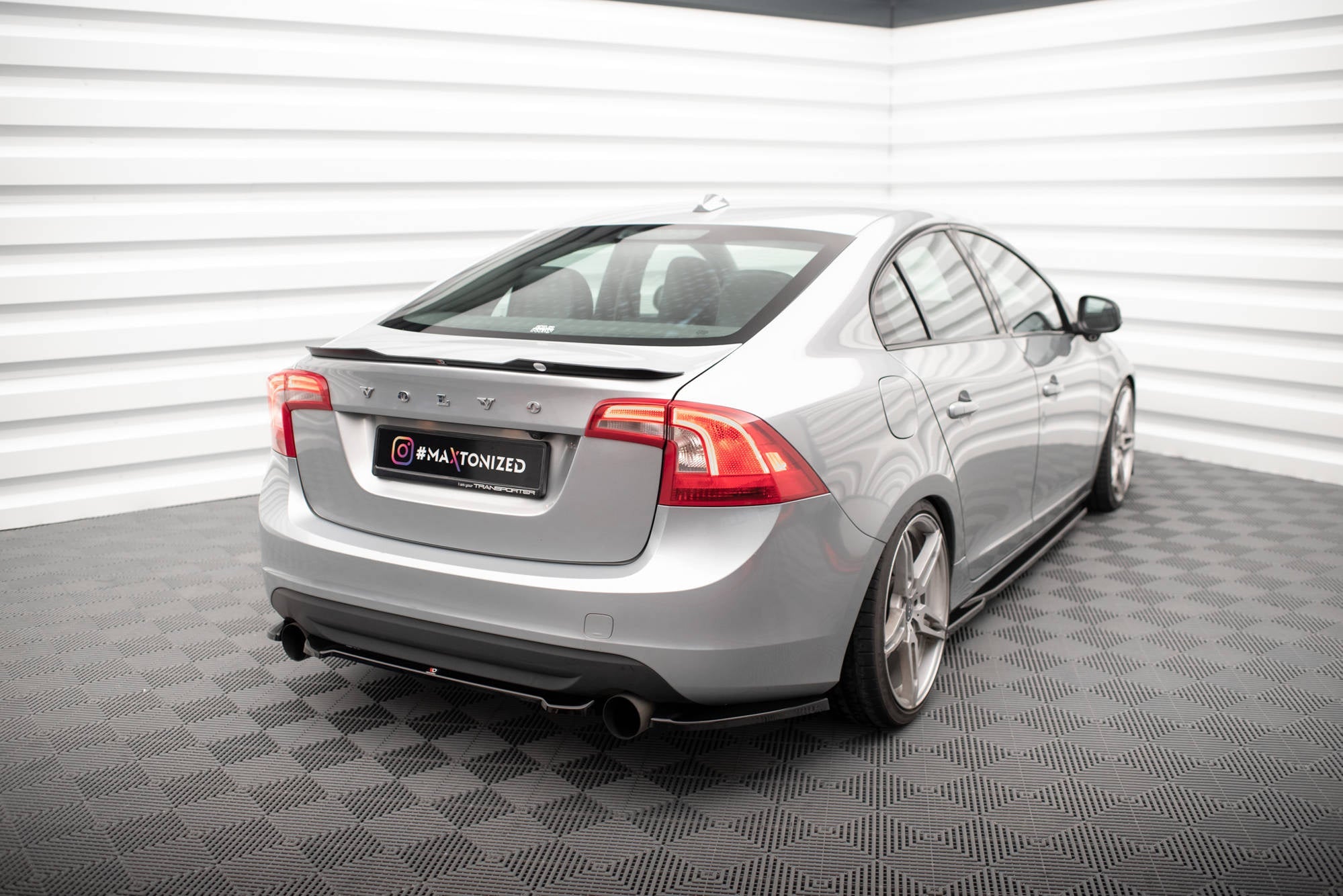 Maxton Design Splitters laterales traseros para Volvo S60 Mk2 - imagen 2