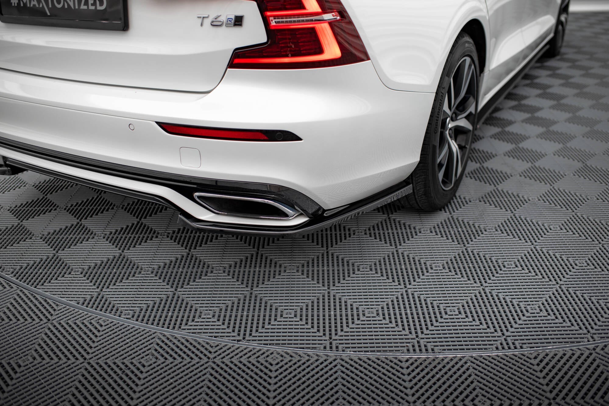 Maxton Design Splitters laterales traseros para Volvo S60/V60 R-Design Mk3 - imagen 1