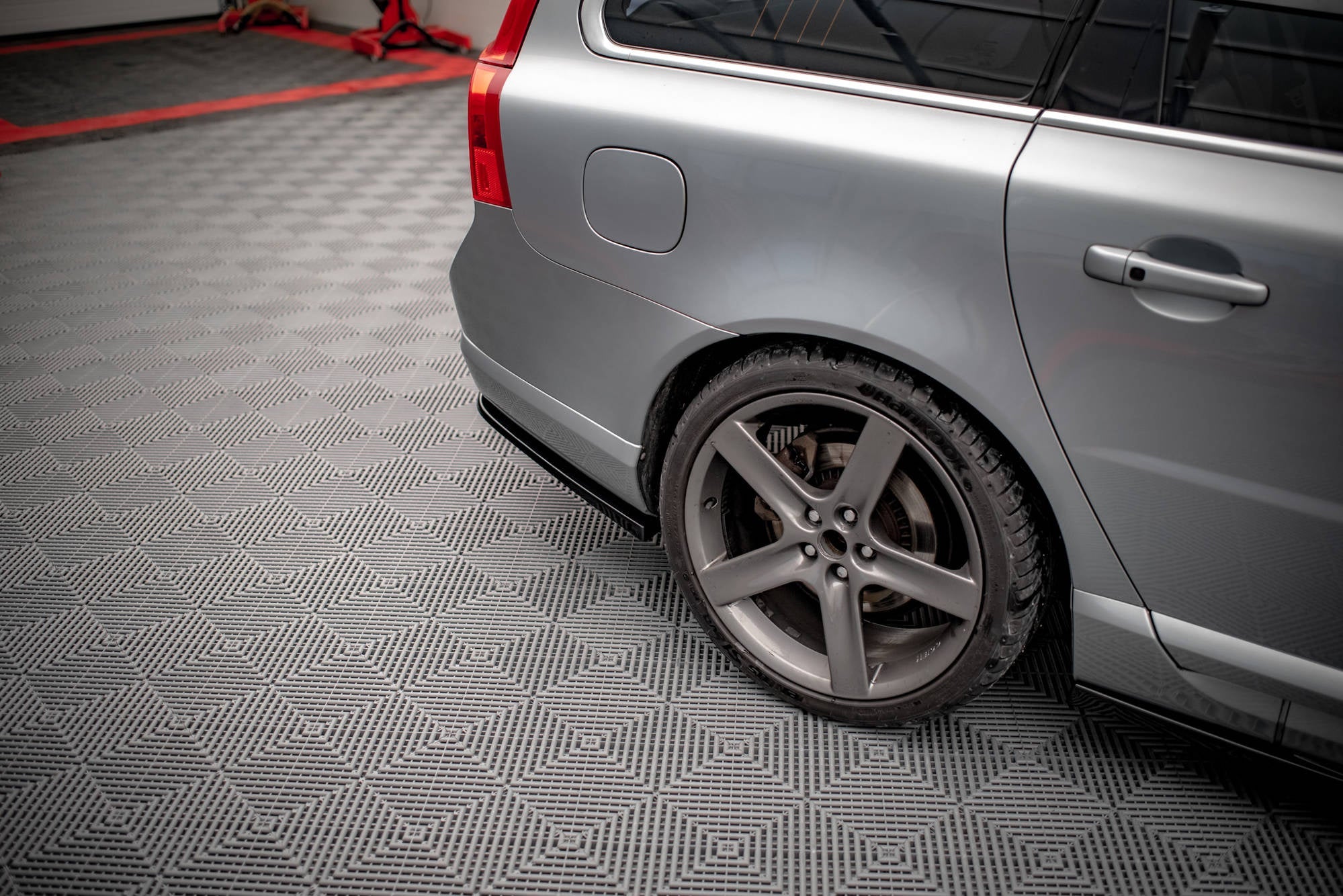 Maxton Design Splitters laterales traseros para Volvo V70 Mk3 - imagen 3