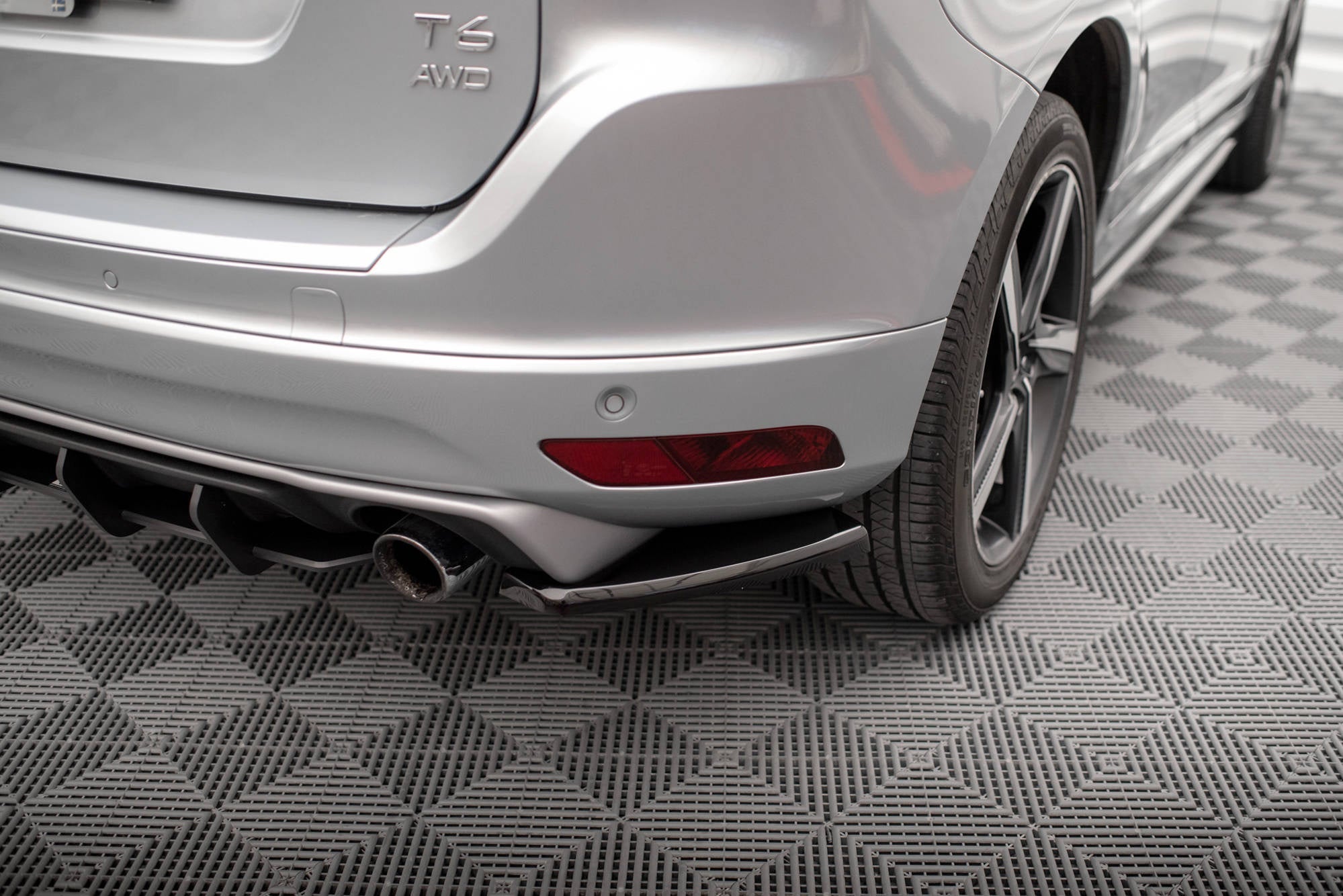 Maxton Design Splitters laterales traseros para Volvo XC60 R-Design Mk1 Facelift - imagen 1