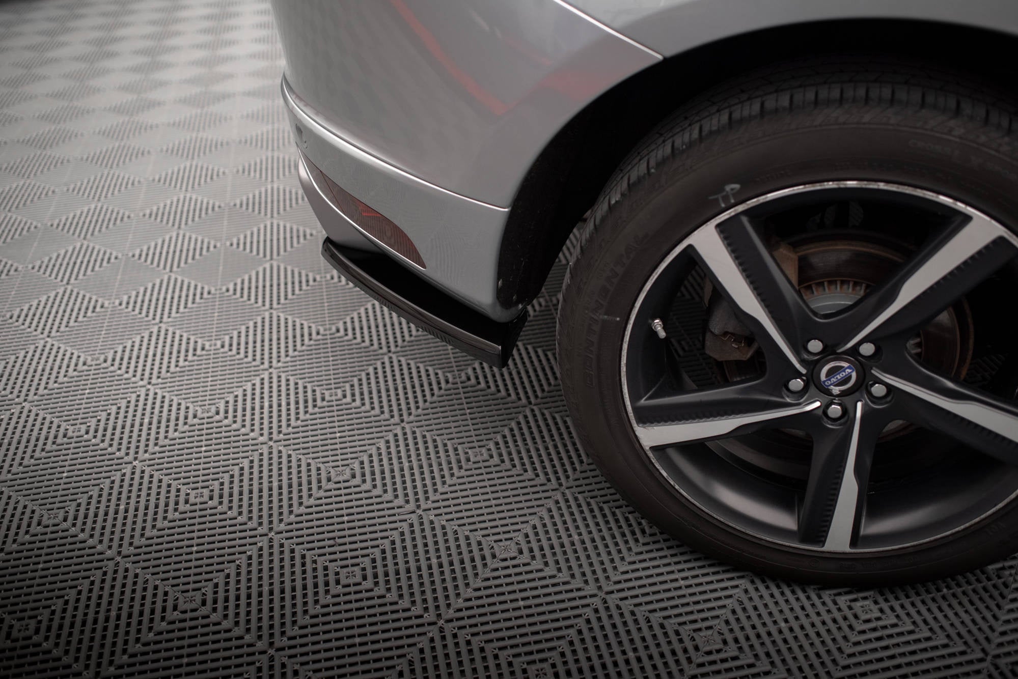 Maxton Design Splitters laterales traseros para Volvo XC60 R-Design Mk1 Facelift - imagen 3