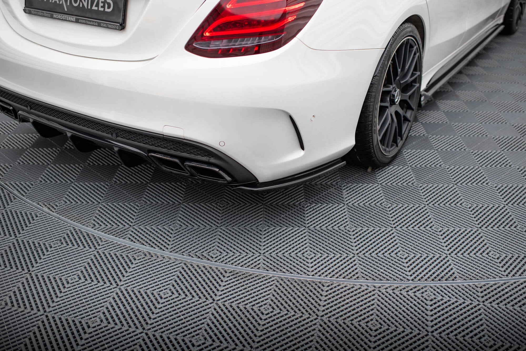 Maxton Design Splitters laterales traseros para Mercedes-Benz C W205 / S205 63AMG - imagen 1