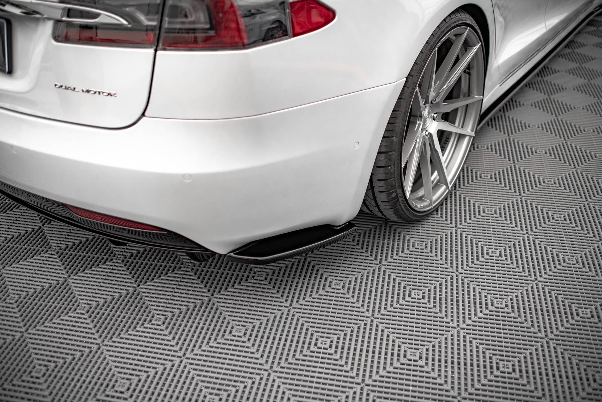 Maxton Design Splitters laterales traseros para Tesla Model S Facelift - imagen 1