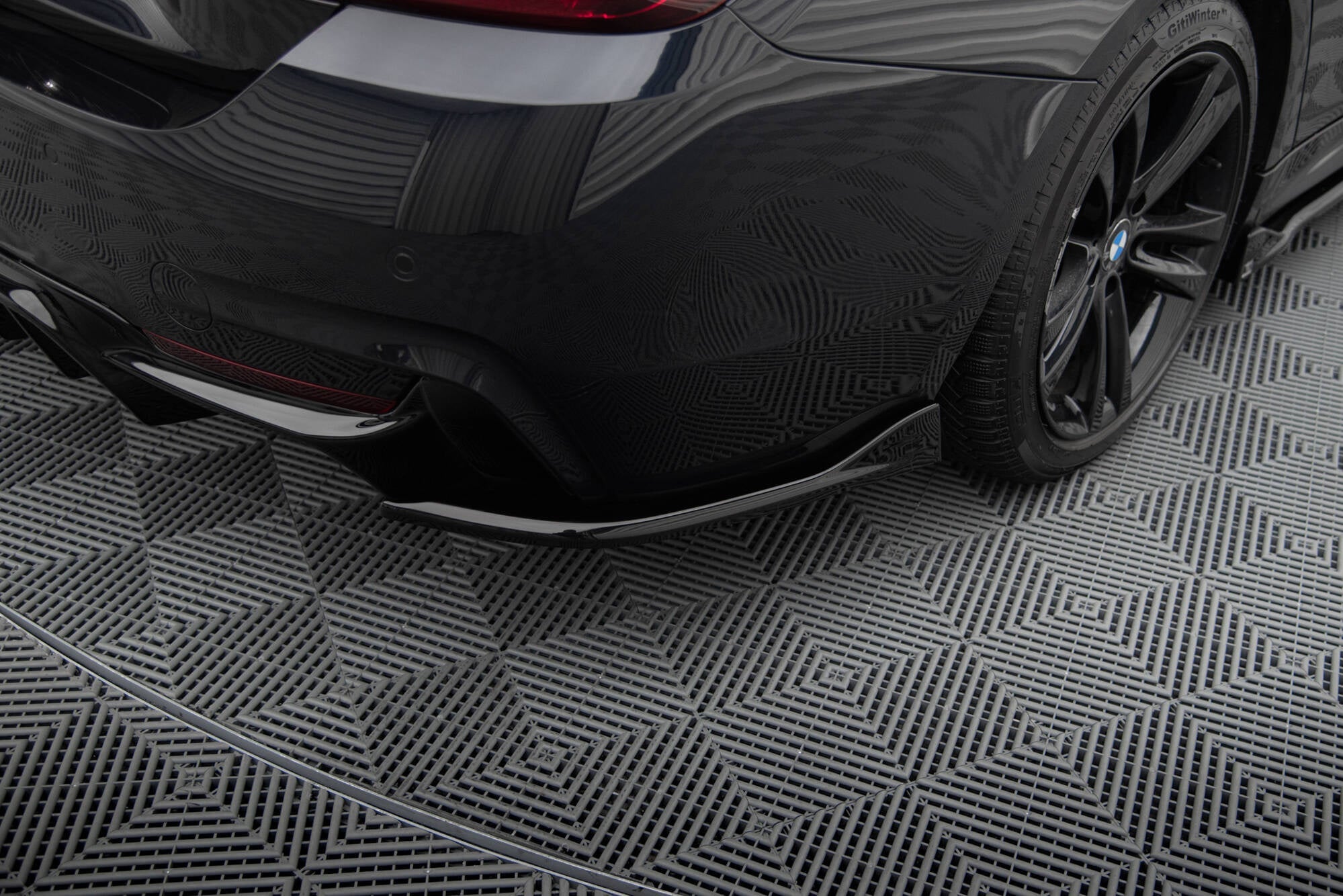 Maxton Design Splitters laterales traseros V.1 para BMW 4 Gran Coupe M-Pack F36 - imagen 1