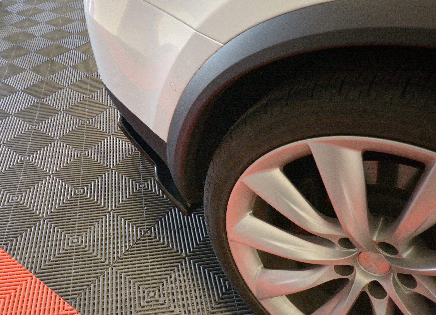 Maxton Design Splitters laterales traseros V.2 para Tesla Model X - imagen 3