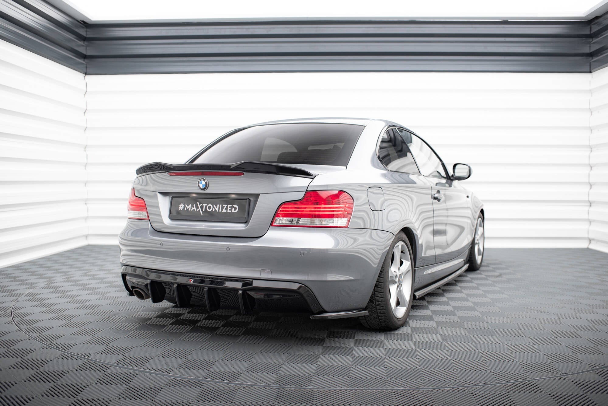 Maxton Design Extensión de alerón 3D para BMW 1 M-Pack E82 - imagen 2