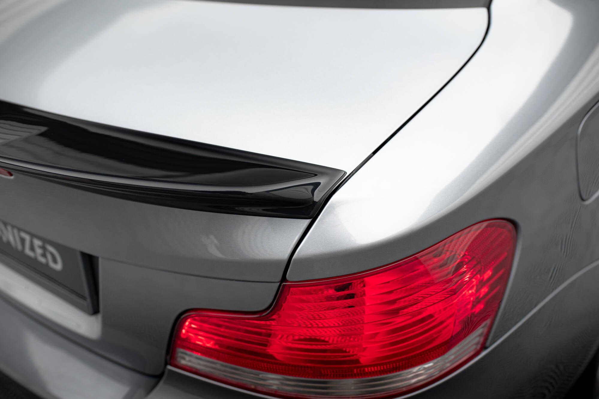Maxton Design Extensión de alerón 3D para BMW 1 M-Pack E82 - imagen 4