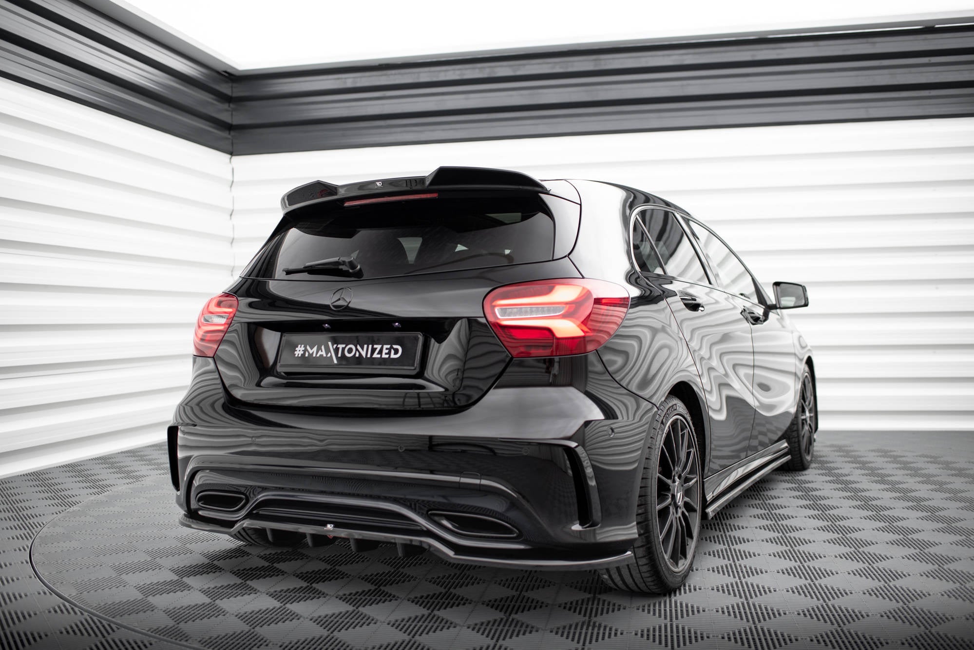 Maxton Design Extensión de alerón 3D para Mercedes-Benz A AMG-Line W176 Facelift - imagen 2