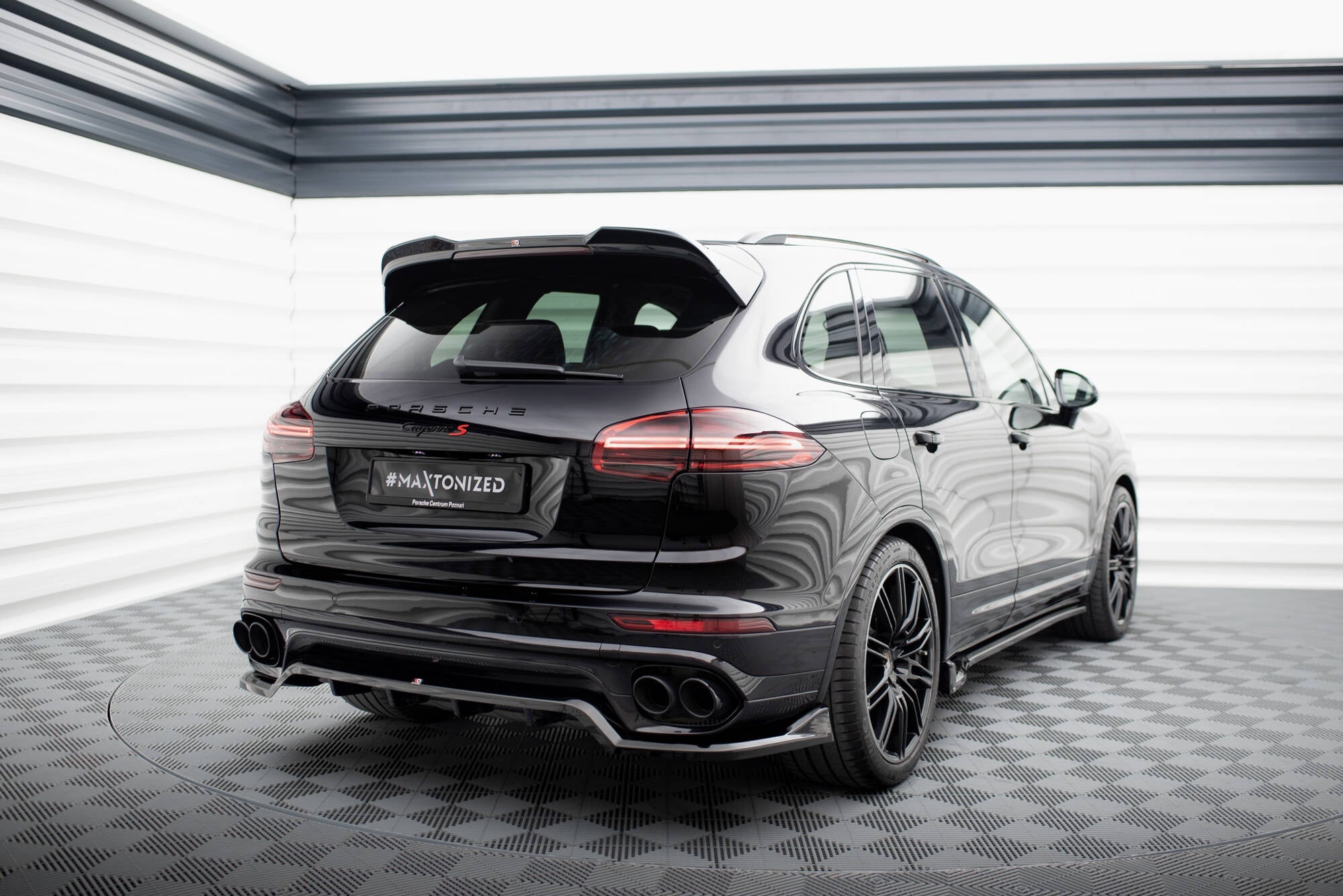 Maxton Design Extensión de alerón 3D para Porsche Cayenne Mk2 Facelift - imagen 3