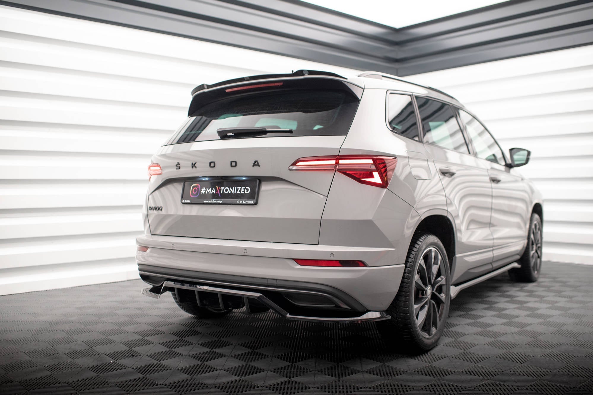 Maxton Design Extensión de alerón para Skoda Karoq Sportline Mk1 Facelift - imagen 2