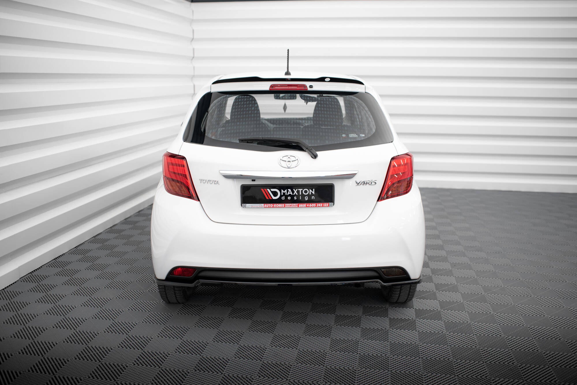 Maxton Design Extensión de alerón para Toyota Yaris Mk3 Facelift - imagen 2