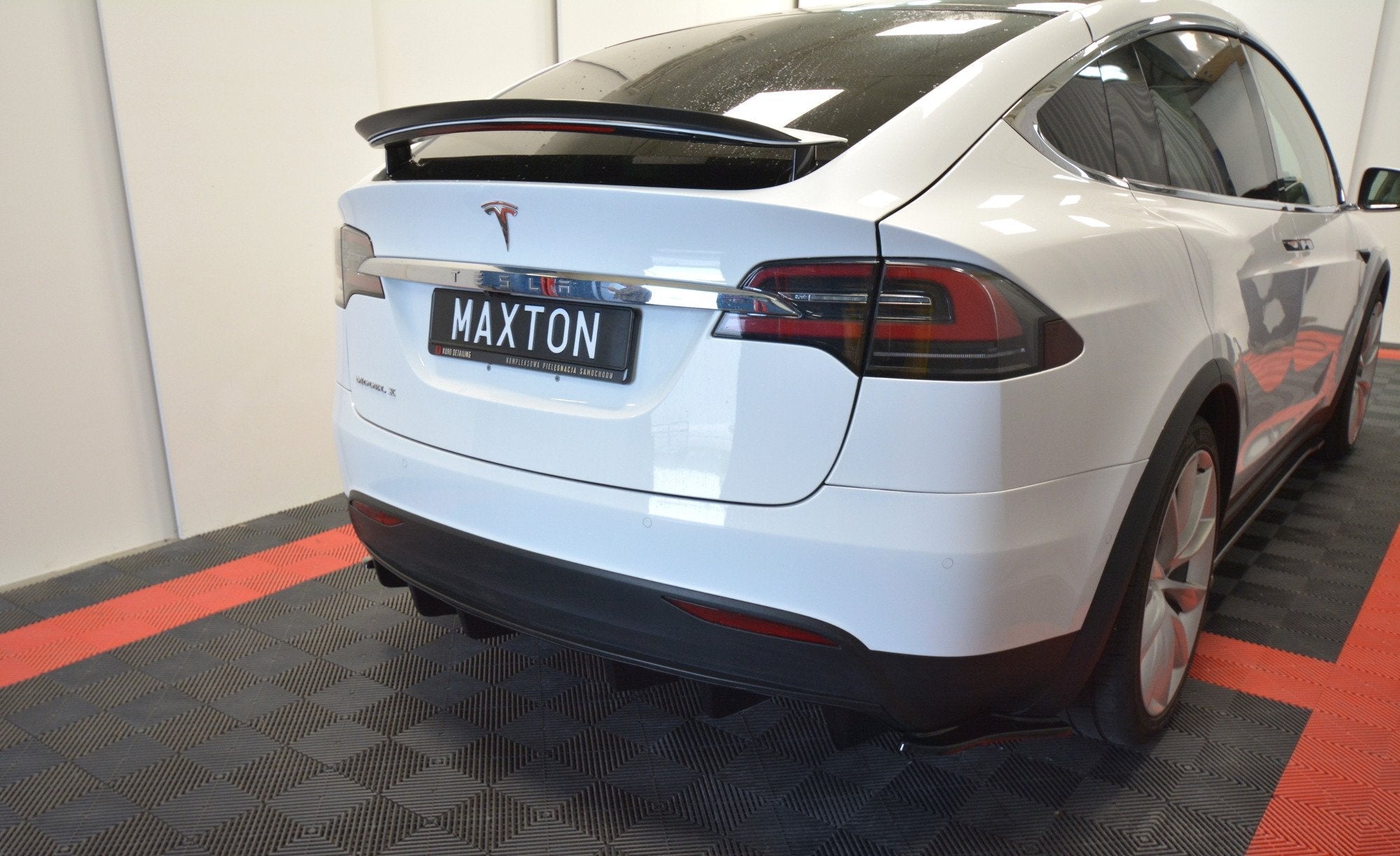 Maxton Design Extensión de alerón V.2 para Tesla Model X - imagen 2