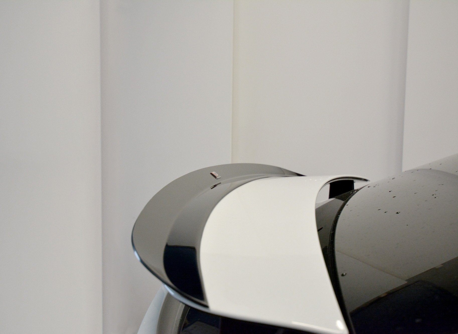 Maxton Design Extensión de alerón V.2 para Tesla Model X - imagen 1