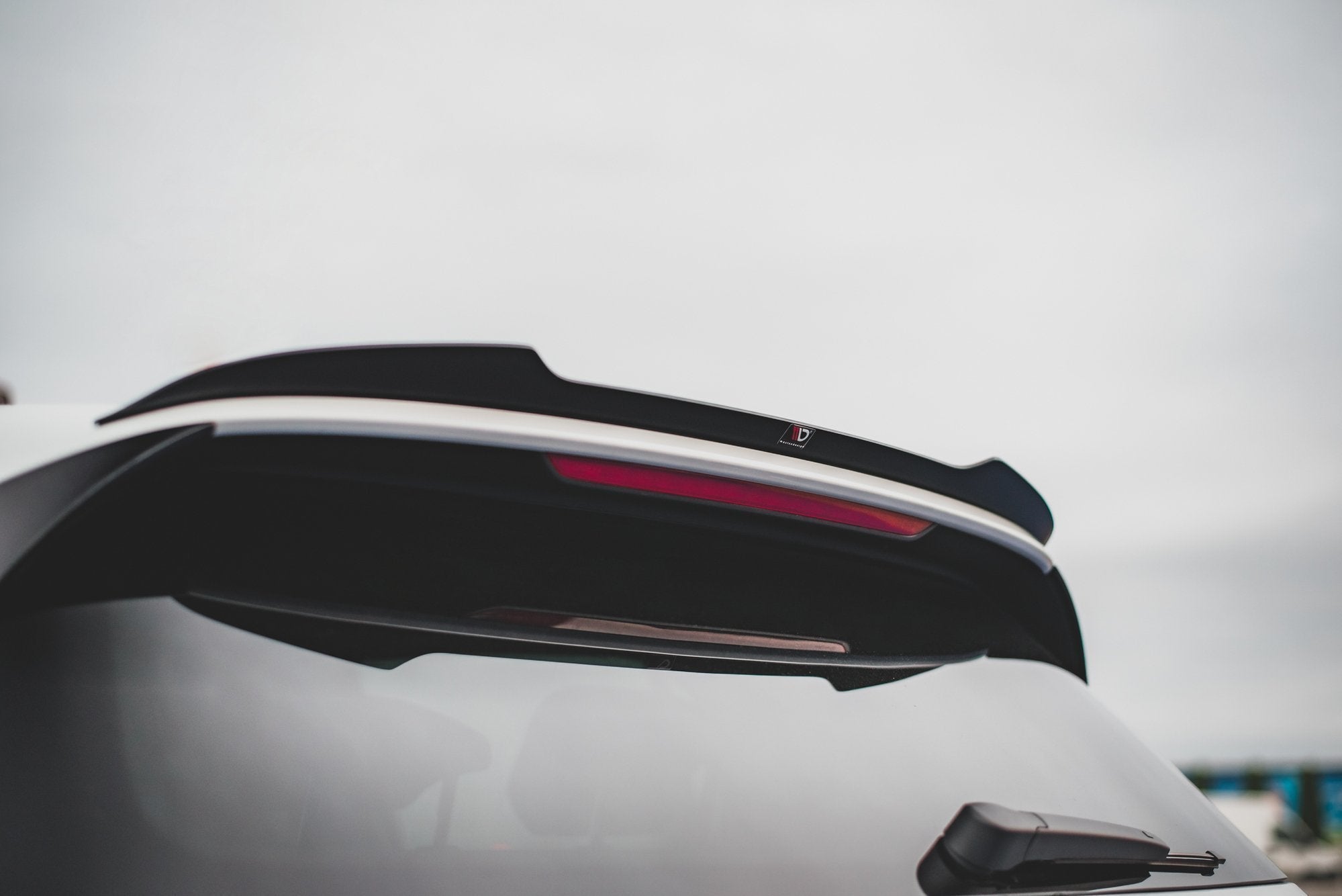 Maxton Design Extensión de alerón V.1 para Volkswagen Golf GTI / GTE / GTD / R-Line / R Mk8 - imagen 4