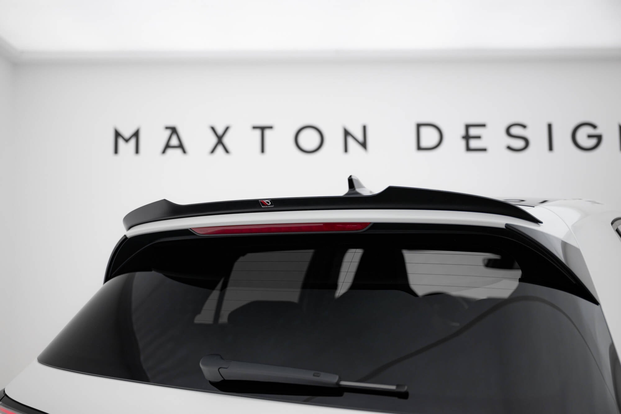 Maxton Design Extensión de alerón V.1 para Volkswagen Golf GTI / GTE / GTD / R-Line / R Mk8 - imagen 1