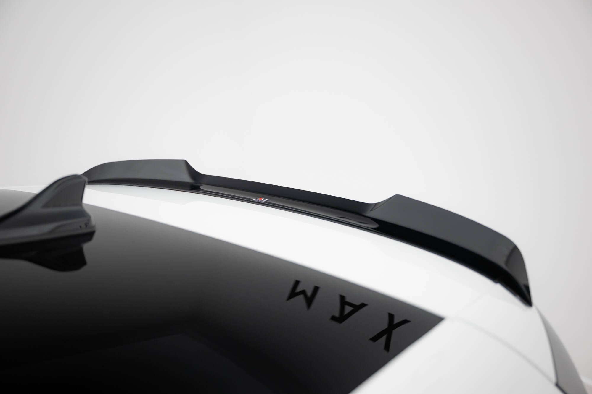 Maxton Design Extensión de alerón V.2 para Volkswagen Golf GTI / GTE / GTD / R-Line / R Mk8 - imagen 4