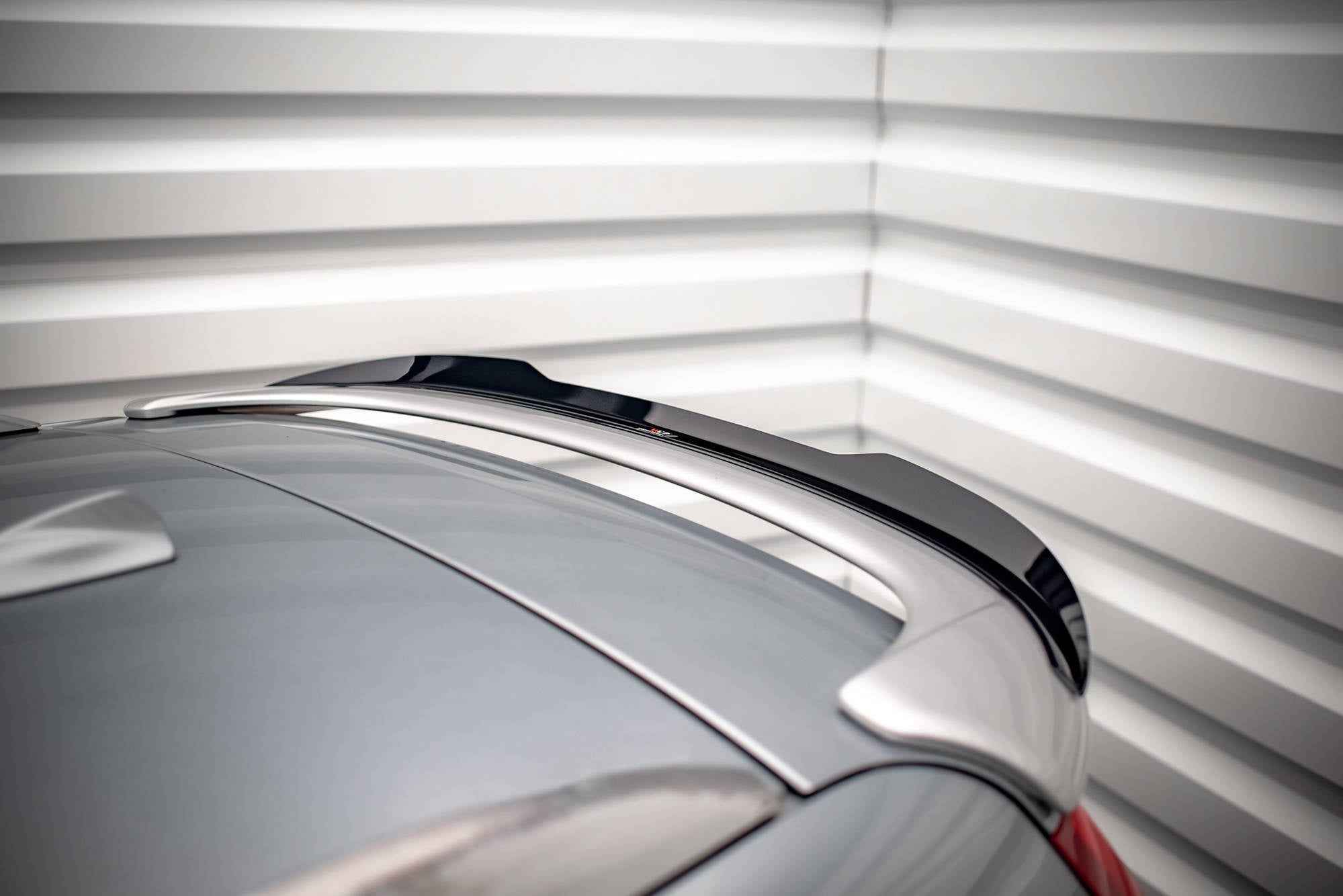 Maxton Design Extensión de alerón V.2 para Volvo V70 Mk3 - imagen 3